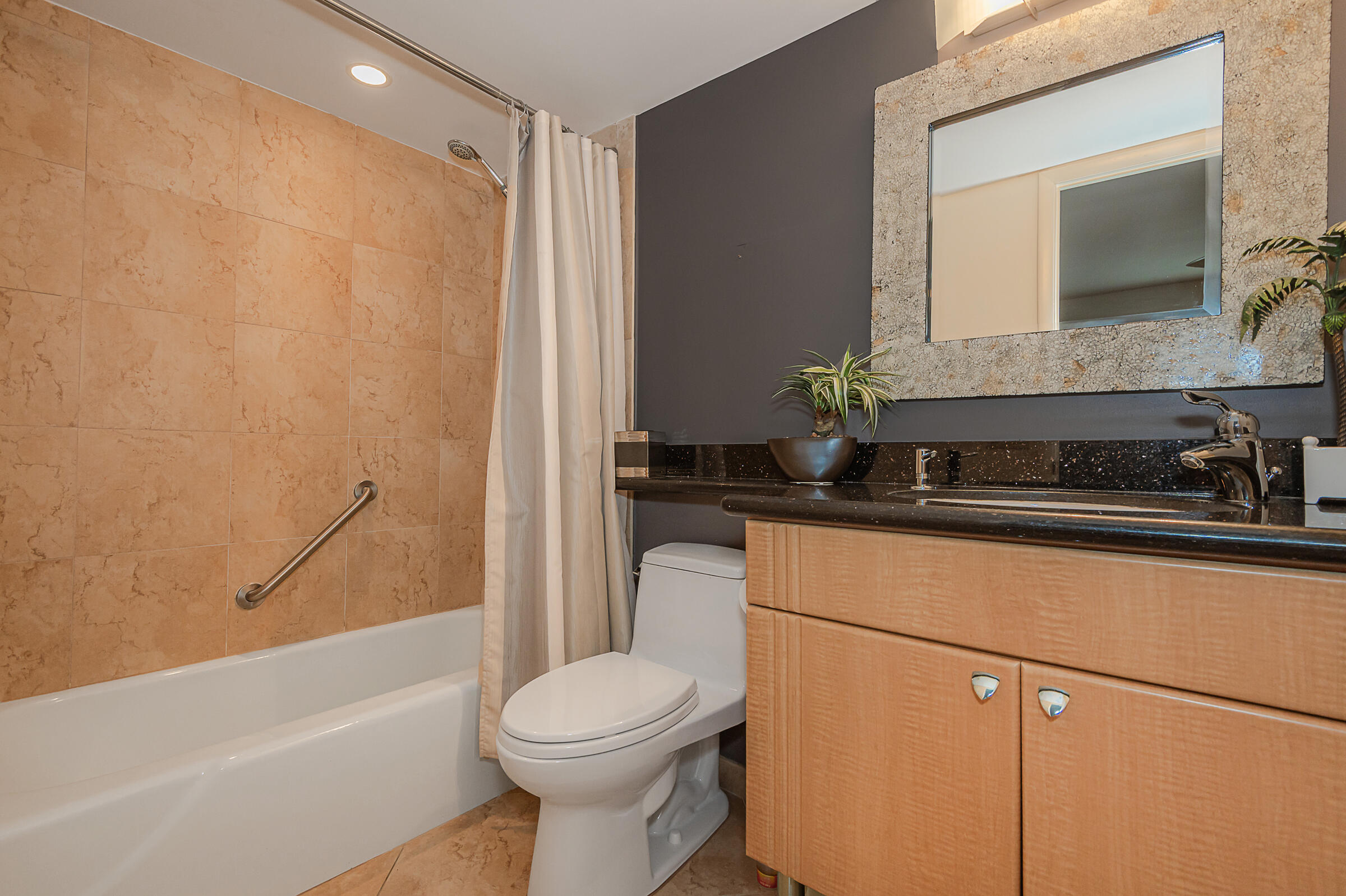 511 Bayshore #707 Fort Lauderdale, FL 33304