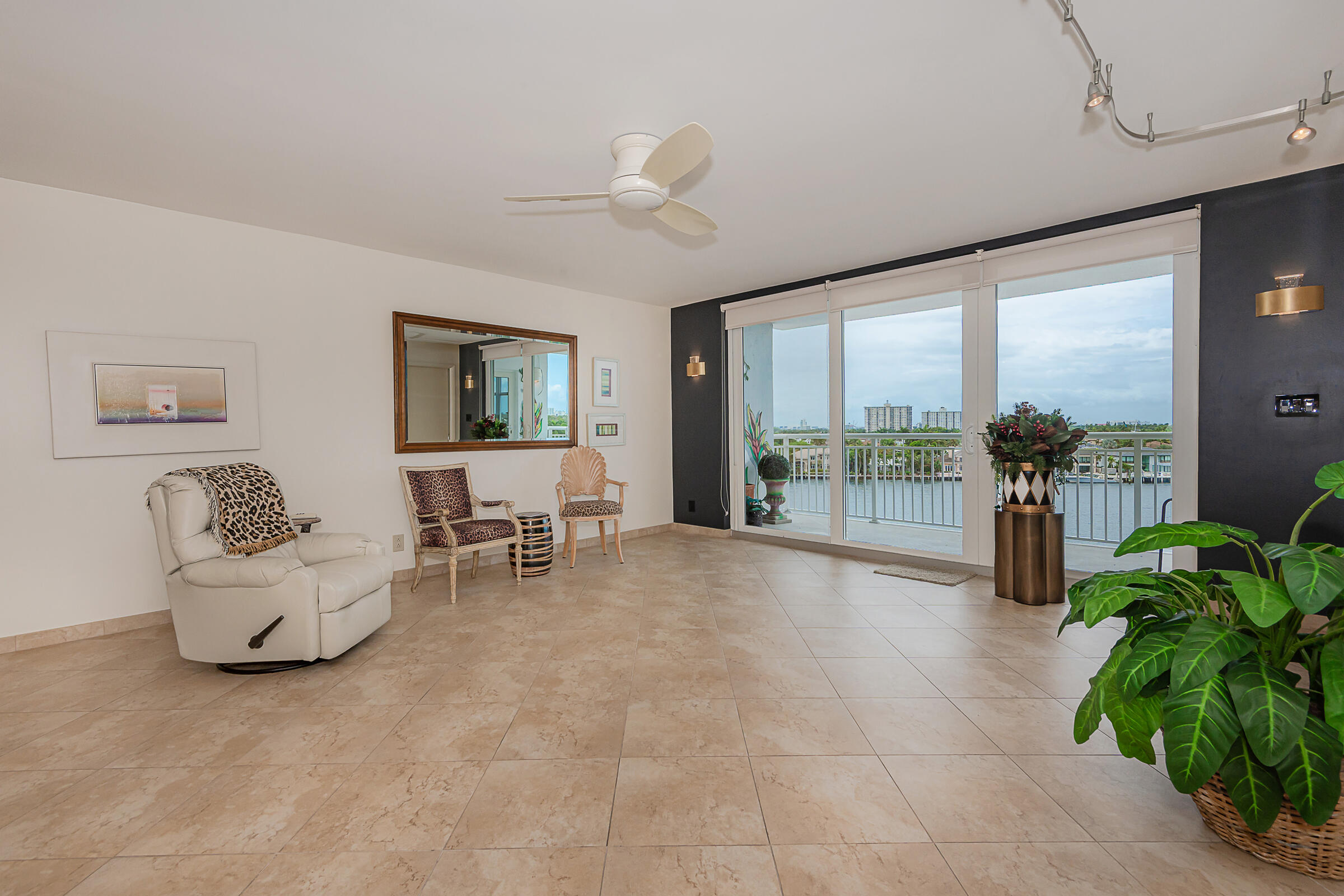 511 Bayshore #707 Fort Lauderdale, FL 33304