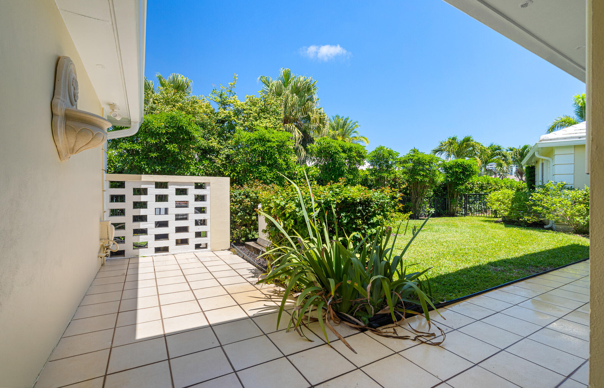 57 Cayuga Sea Ranch Lakes, FL 33308
