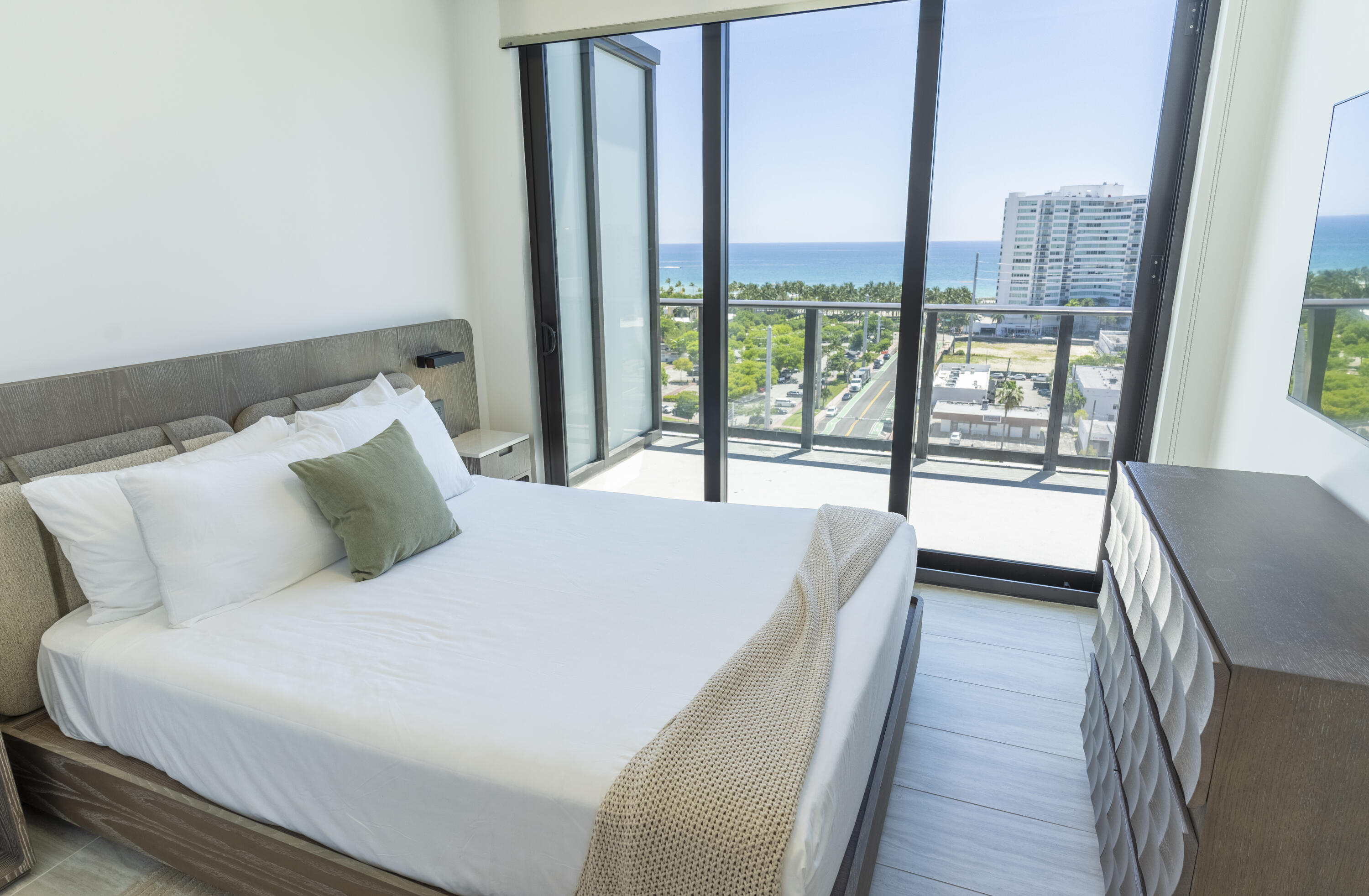 580 72nd #1102 Miami Beach, FL 33141