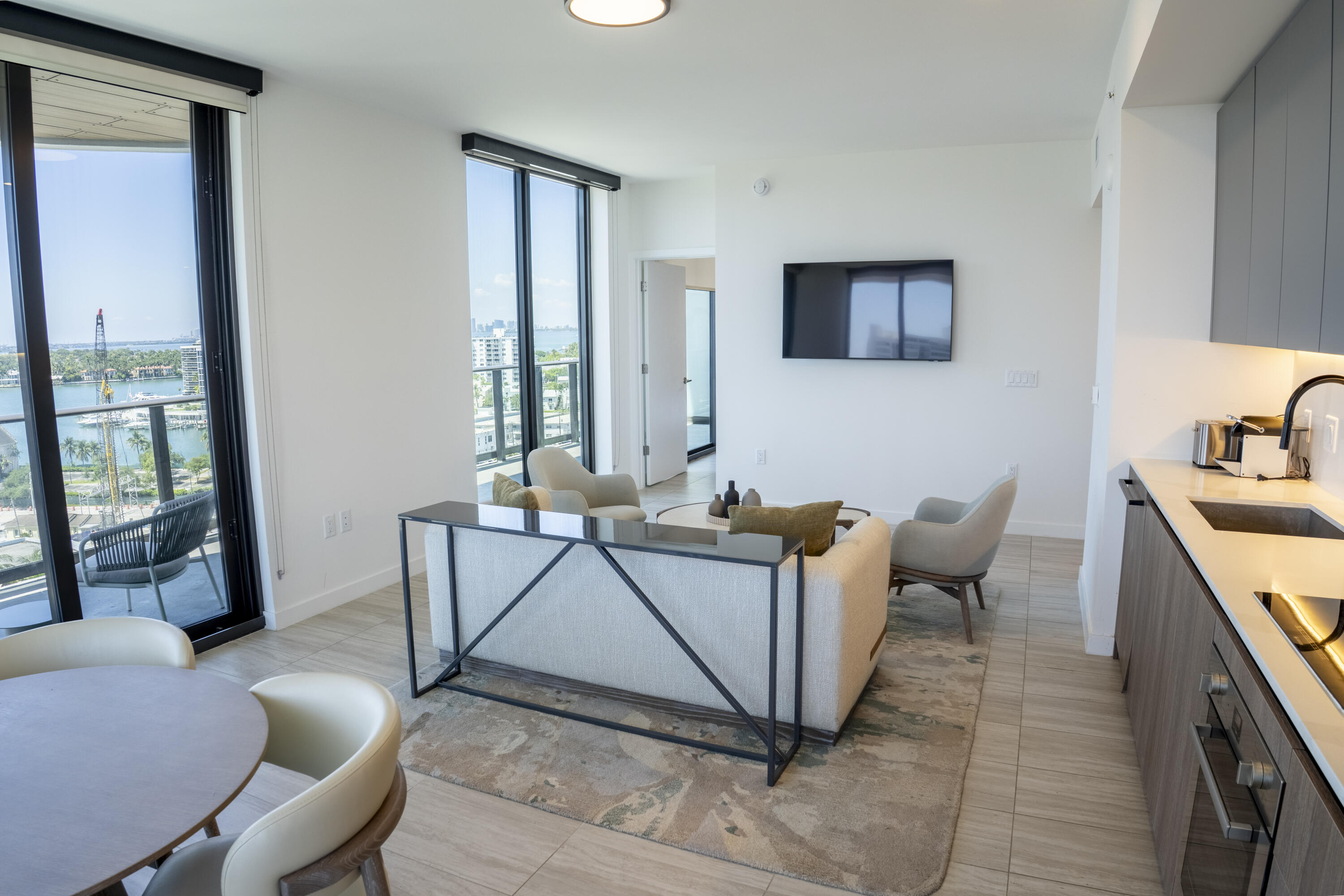 580 72nd #1102 Miami Beach, FL 33141