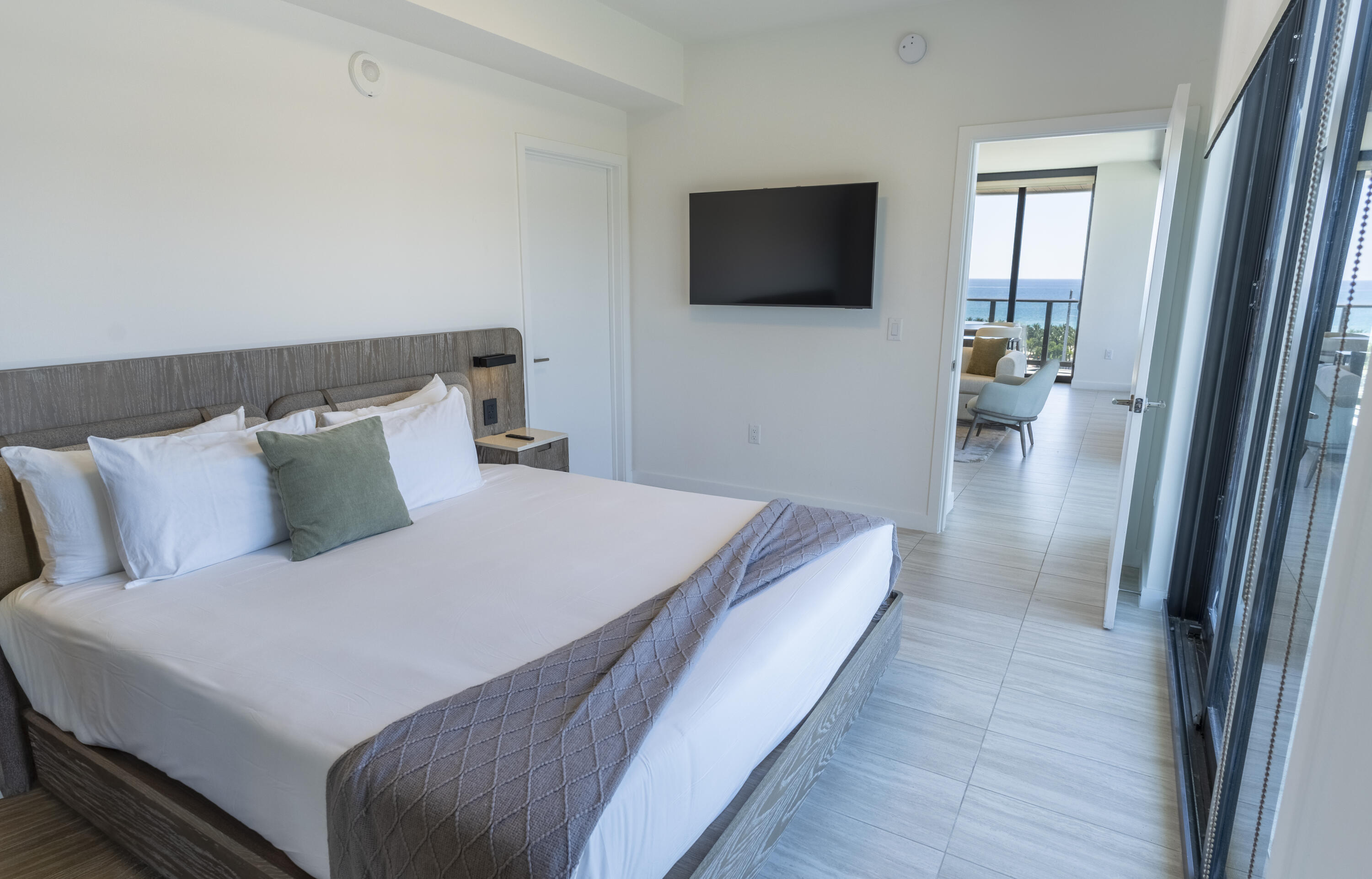 580 72nd #1102 Miami Beach, FL 33141