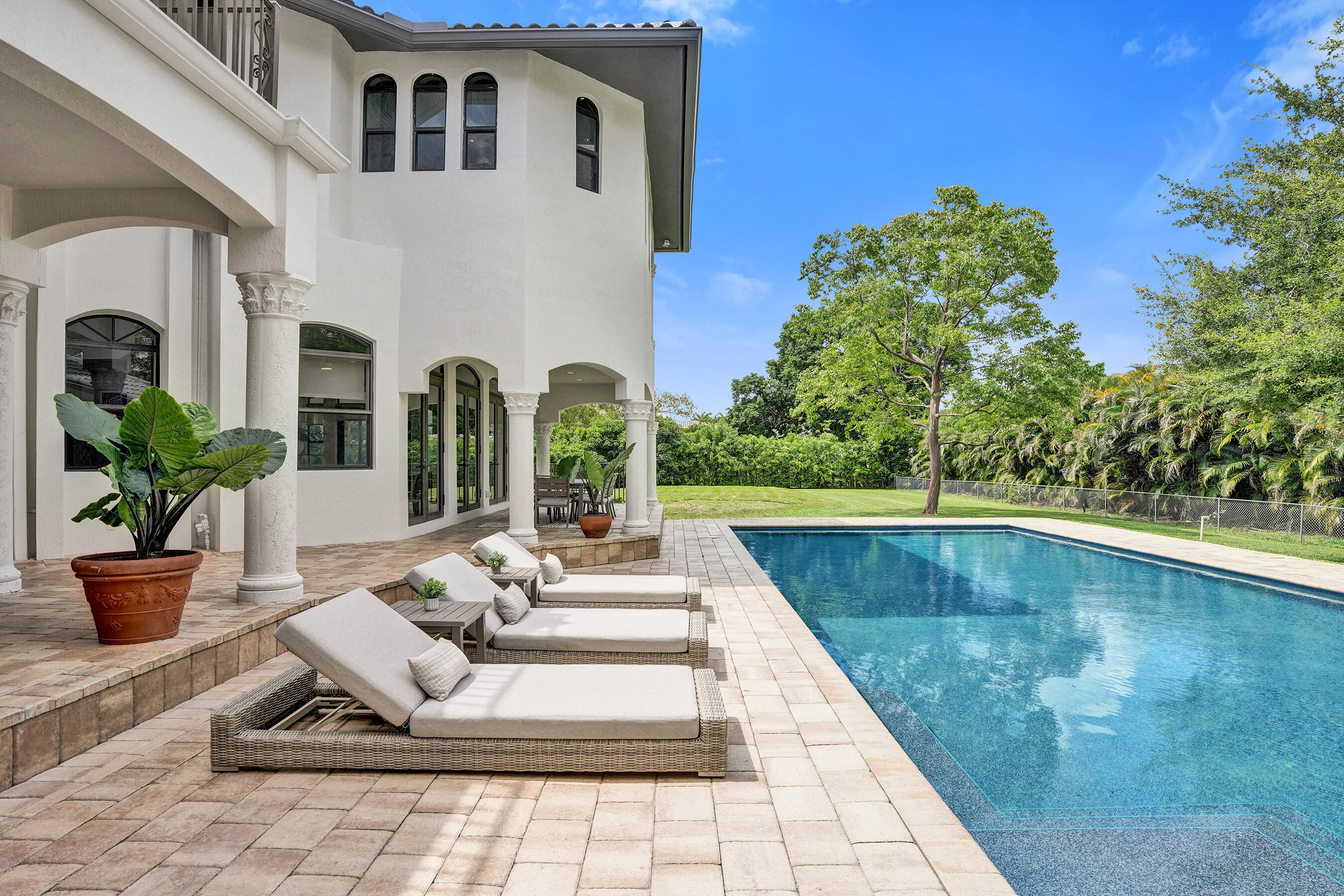 11600 NW 8th Plantation, FL 33325