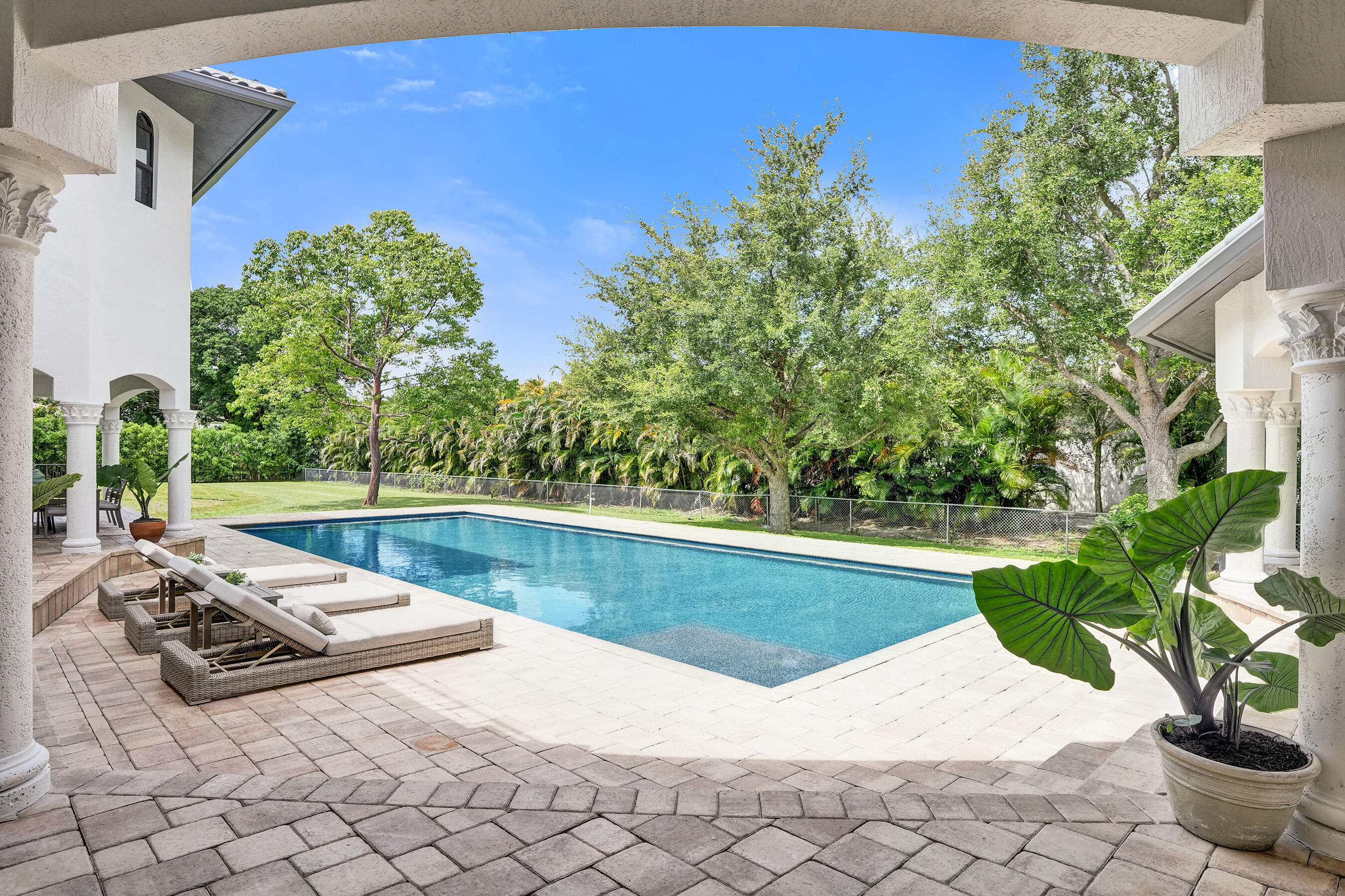 11600 NW 8th Plantation, FL 33325