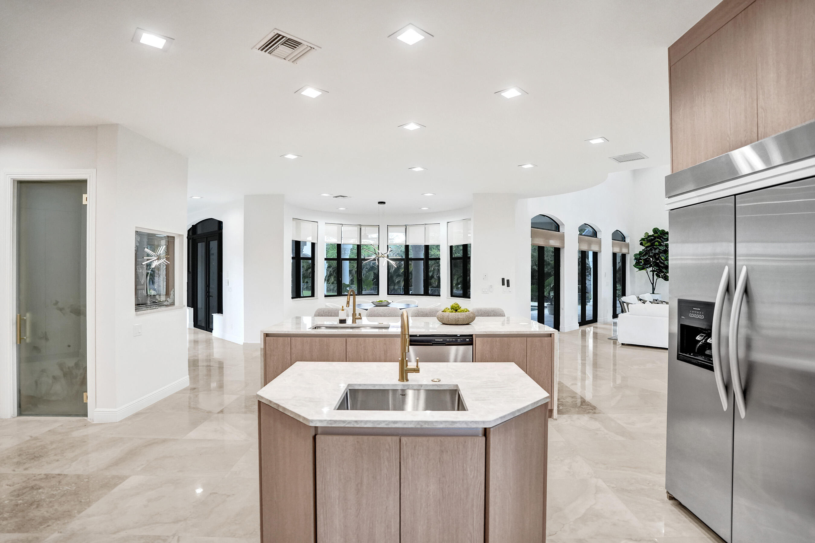 11600 NW 8th Plantation, FL 33325