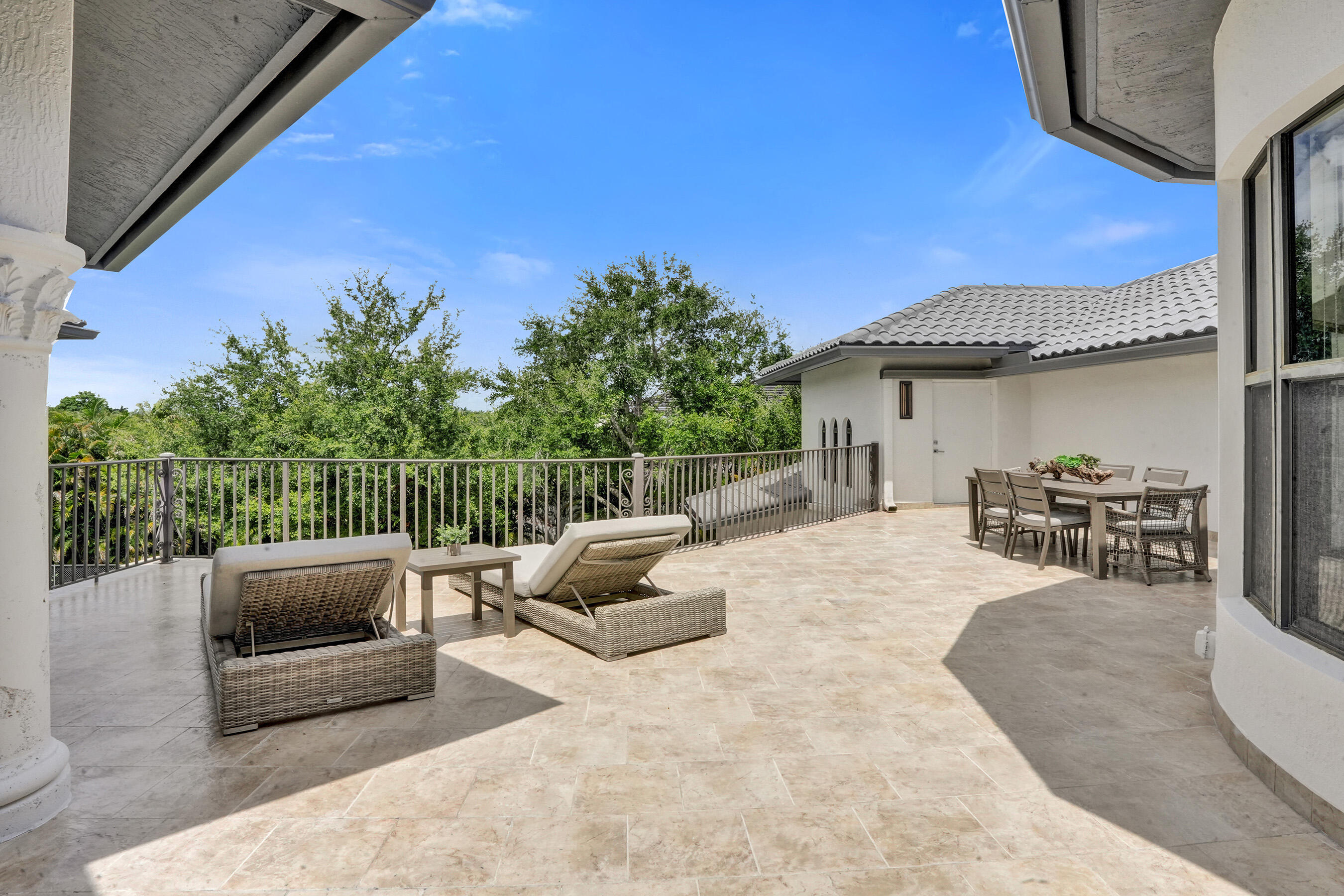 11600 NW 8th Plantation, FL 33325