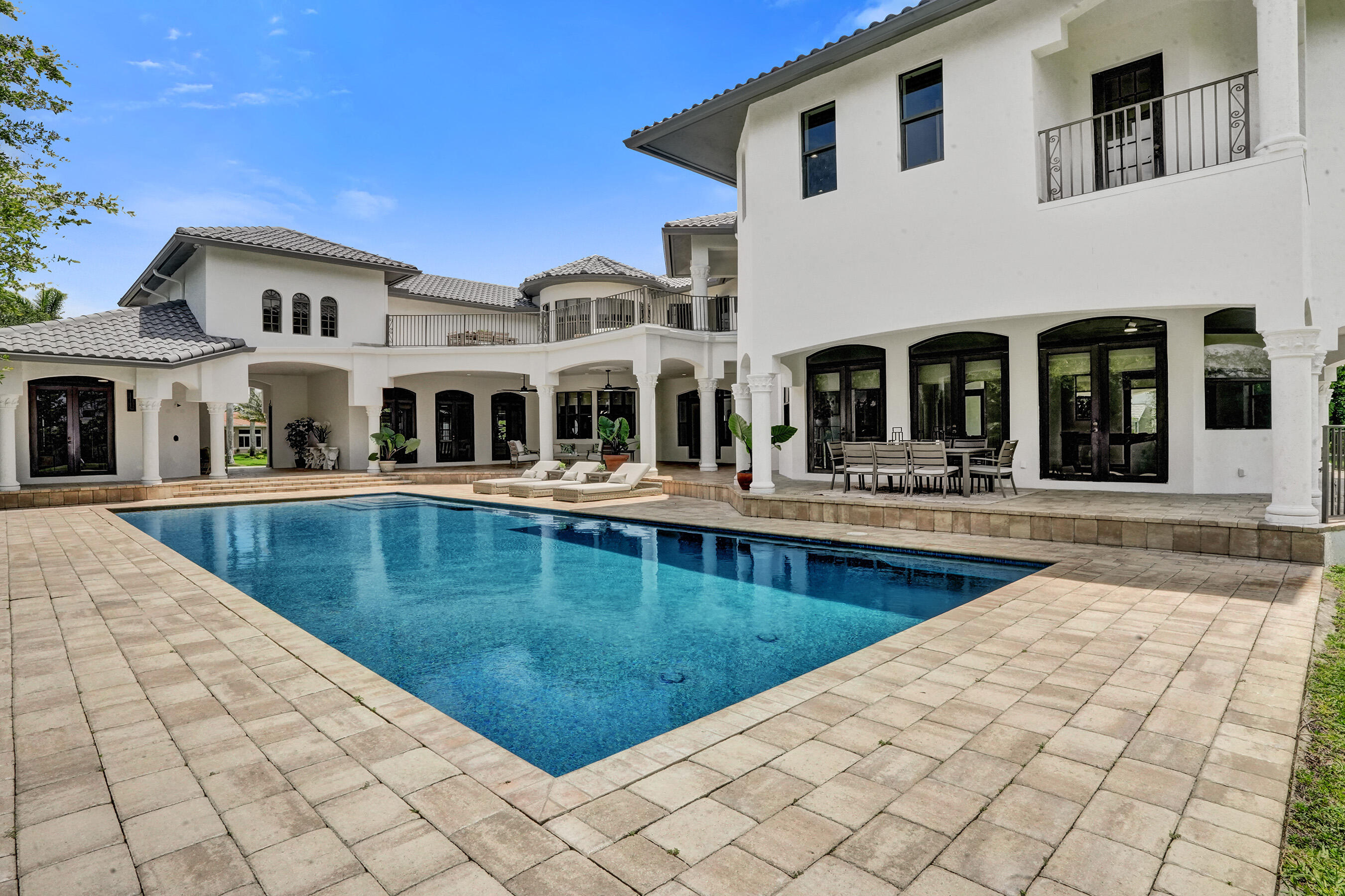11600 NW 8th Plantation, FL 33325