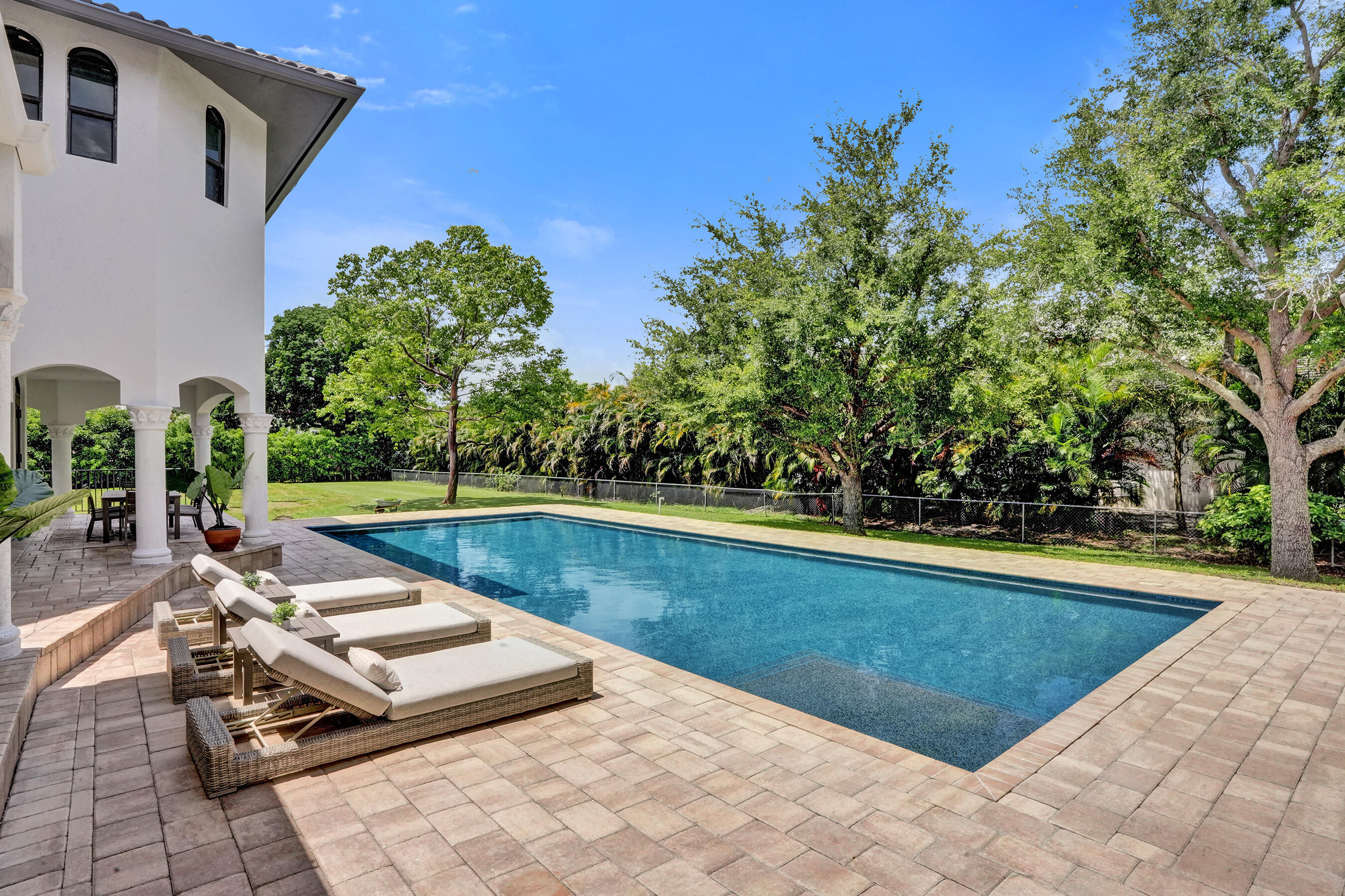 11600 NW 8th Plantation, FL 33325