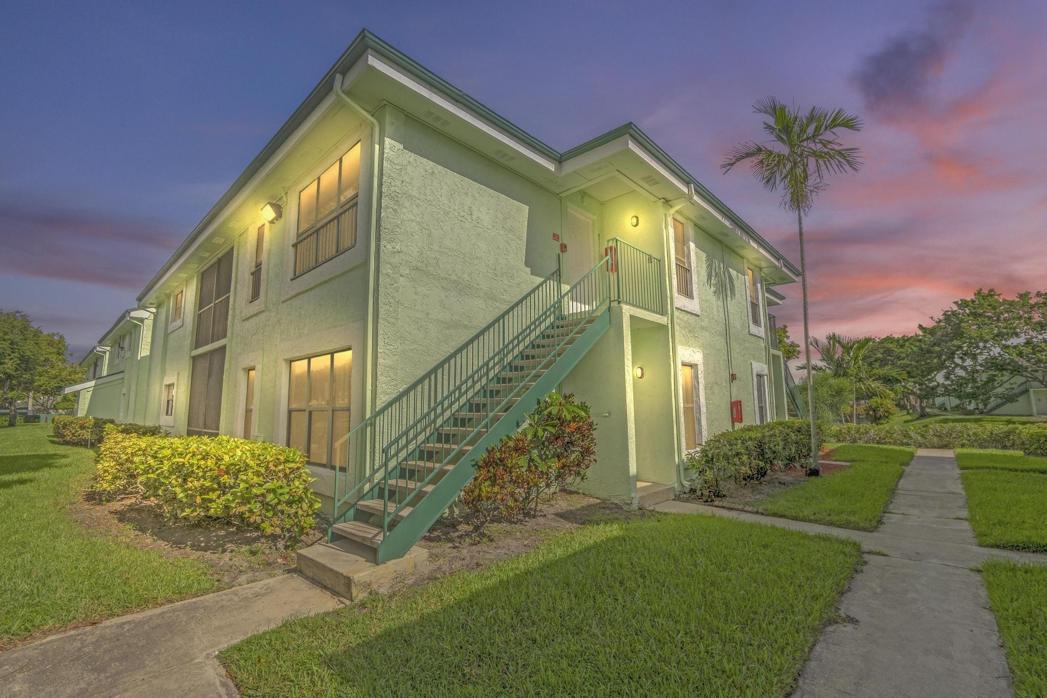 8771 NW 39th