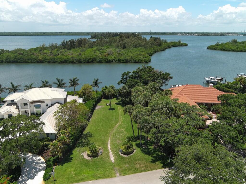 1331 Jonathans Vero Beach, FL 32963