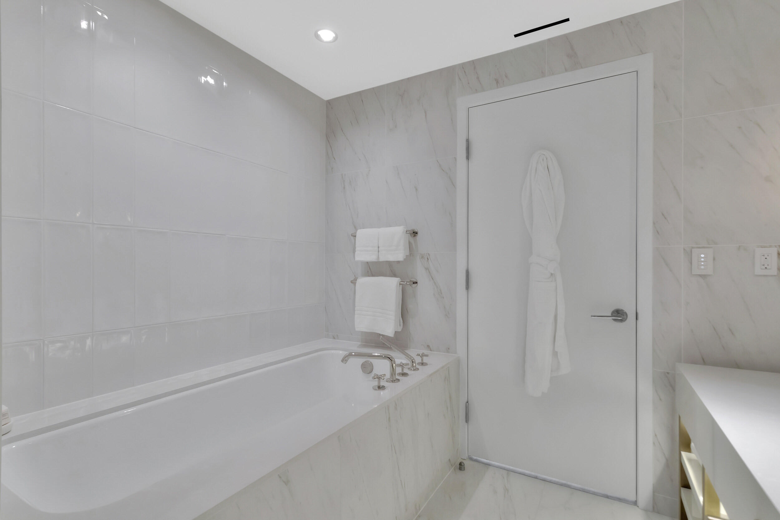 525 N Fort Lauderdale Bch Blvd #1704 Fort Lauderdale, FL 33304
