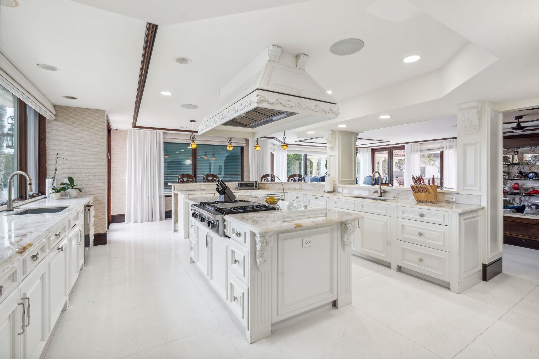 3100 NE 46th St Lighthouse Point, FL 33064