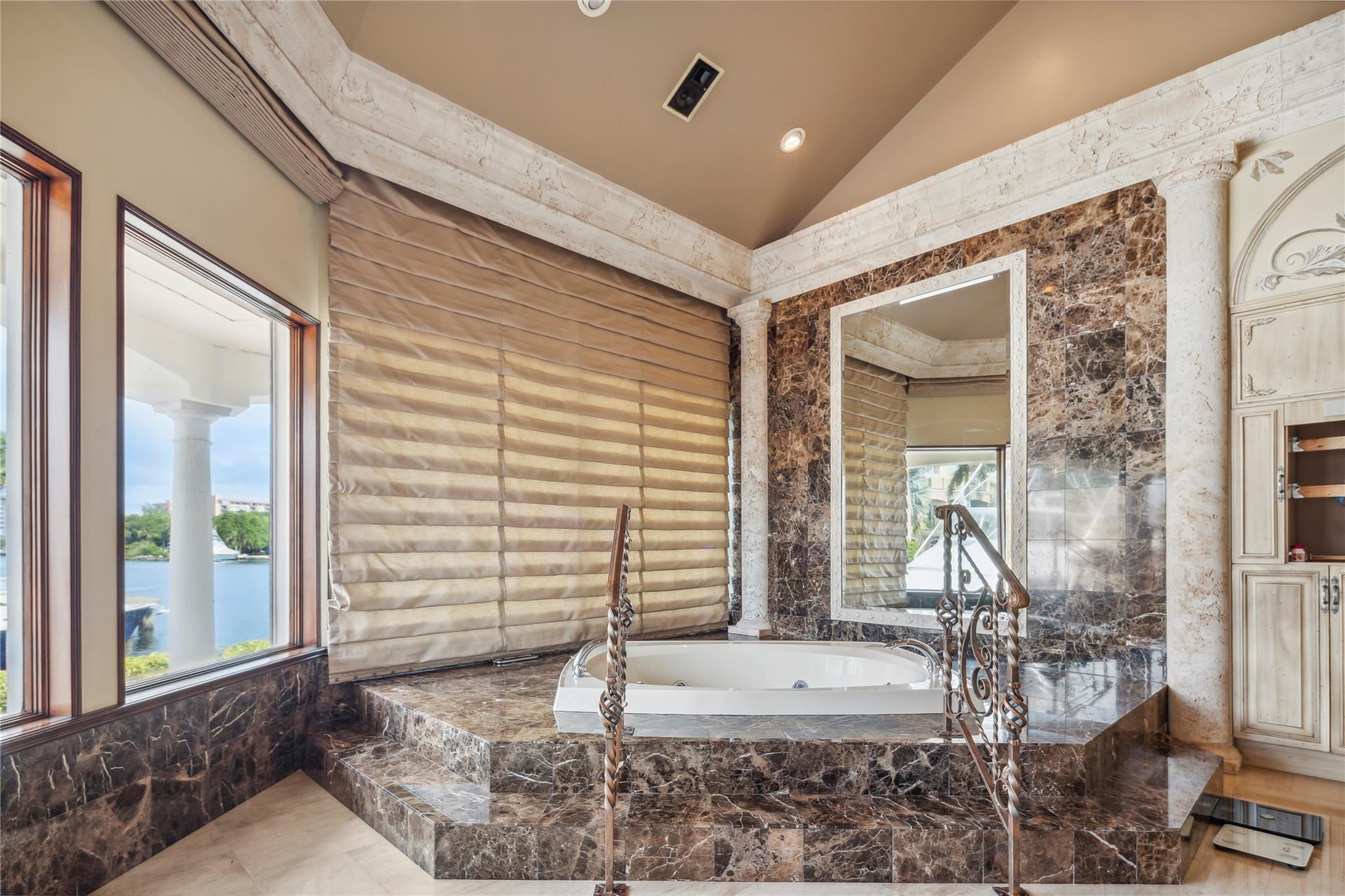 3100 NE 46th St Lighthouse Point, FL 33064