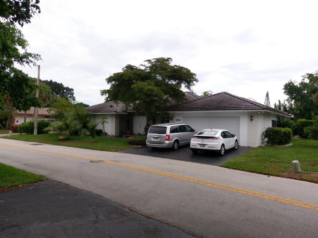 4802 Queen Palm Ln