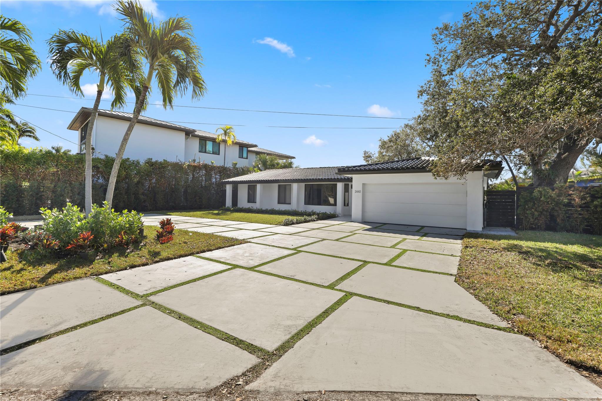 2440 NE 25th Pl