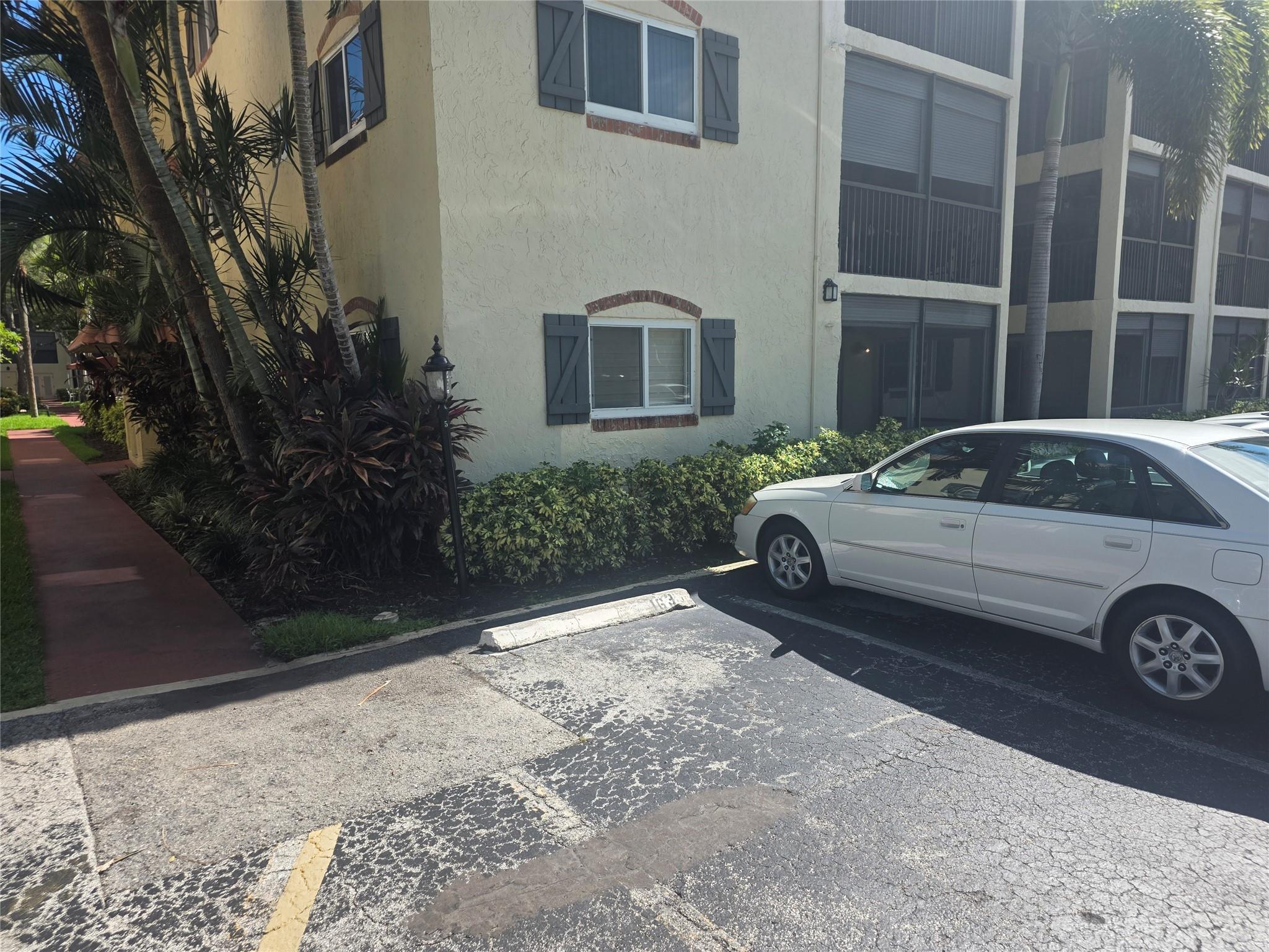 251 S Cypress Rd #101