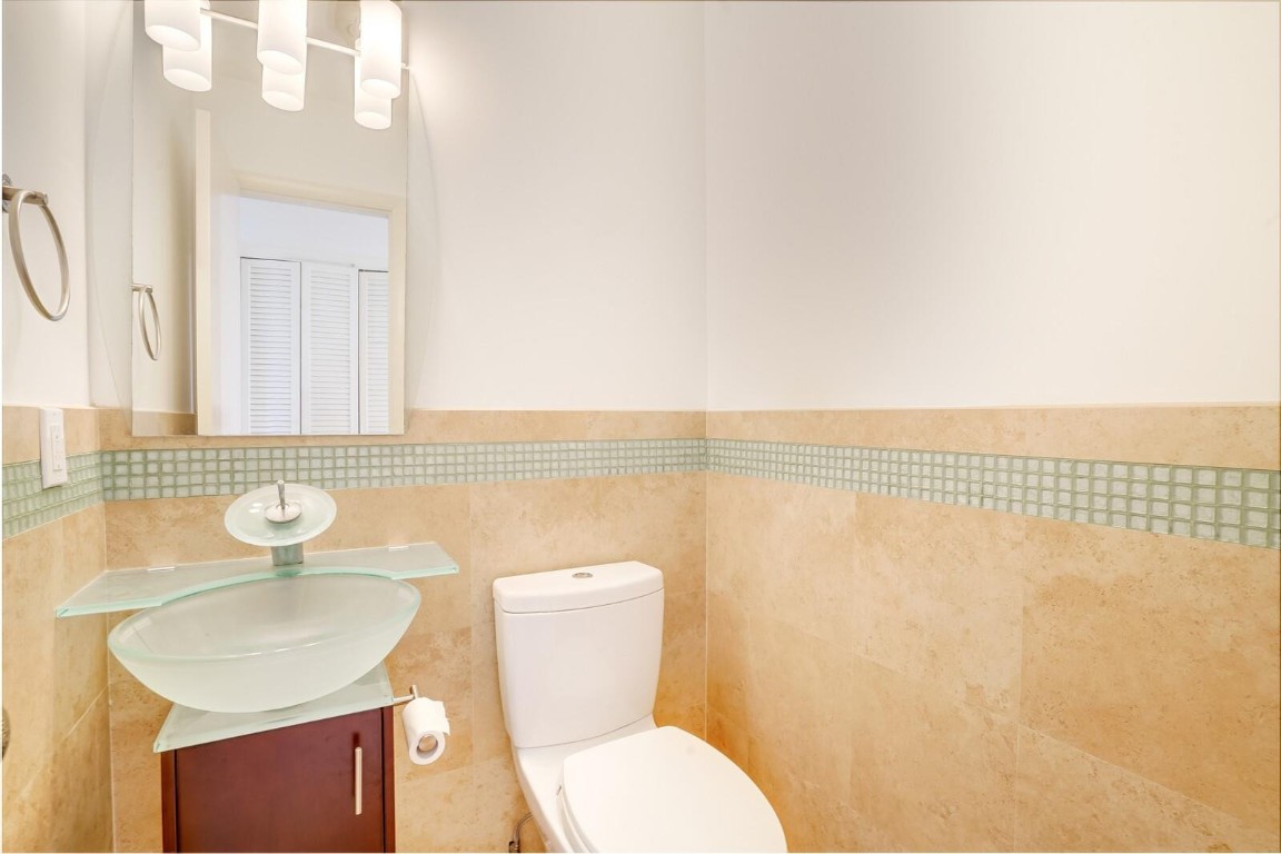 3721 NE 29th Lighthouse Point, FL 33064