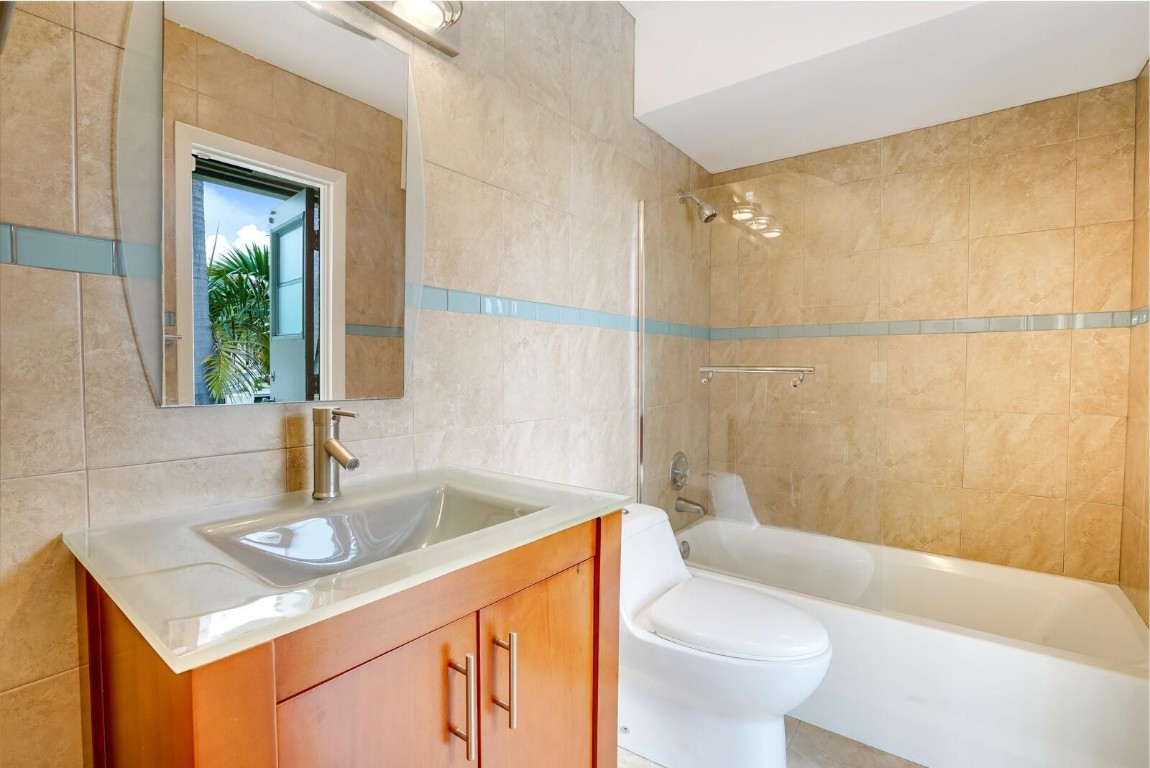 3721 NE 29th Lighthouse Point, FL 33064