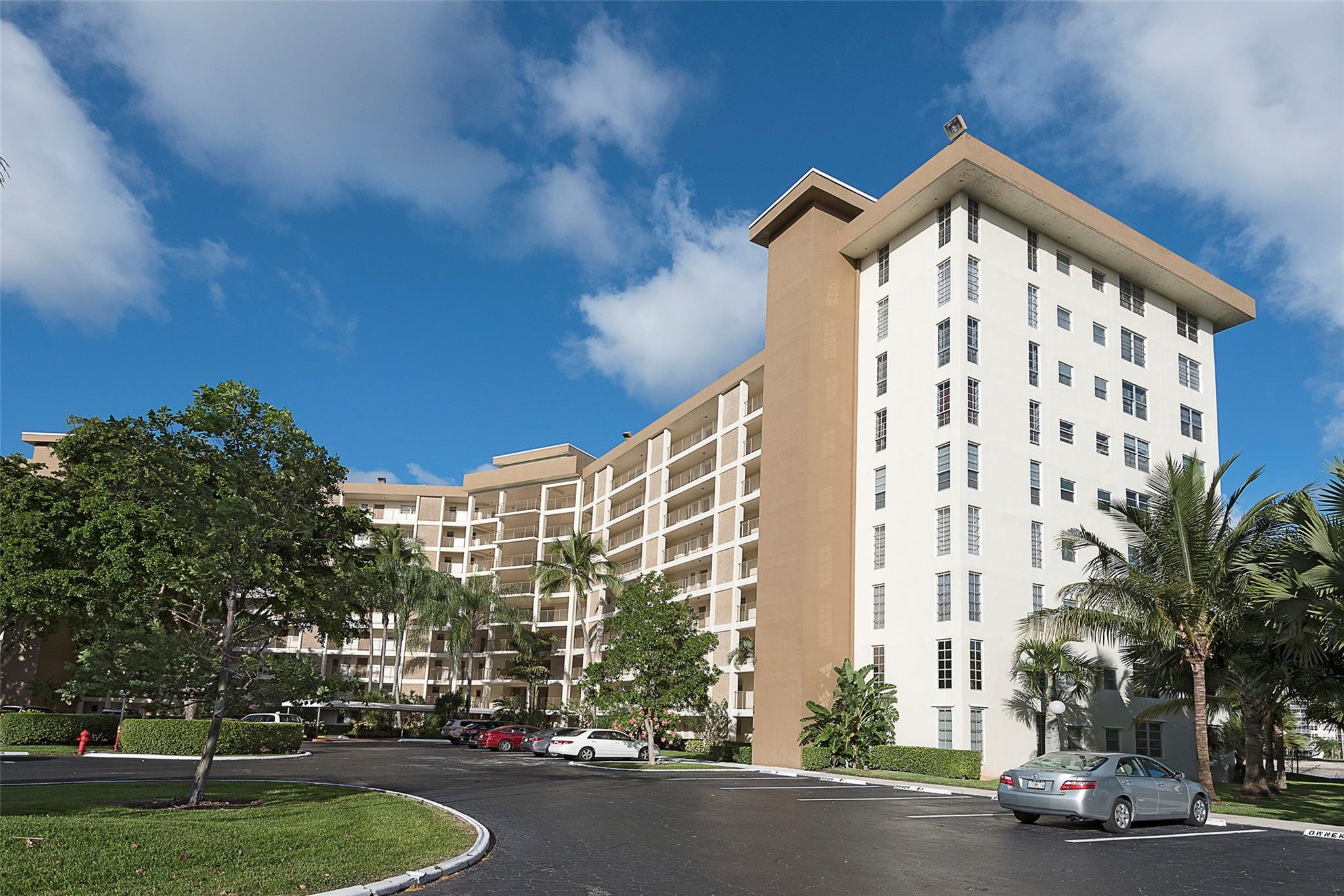 3051 N Course Dr #211