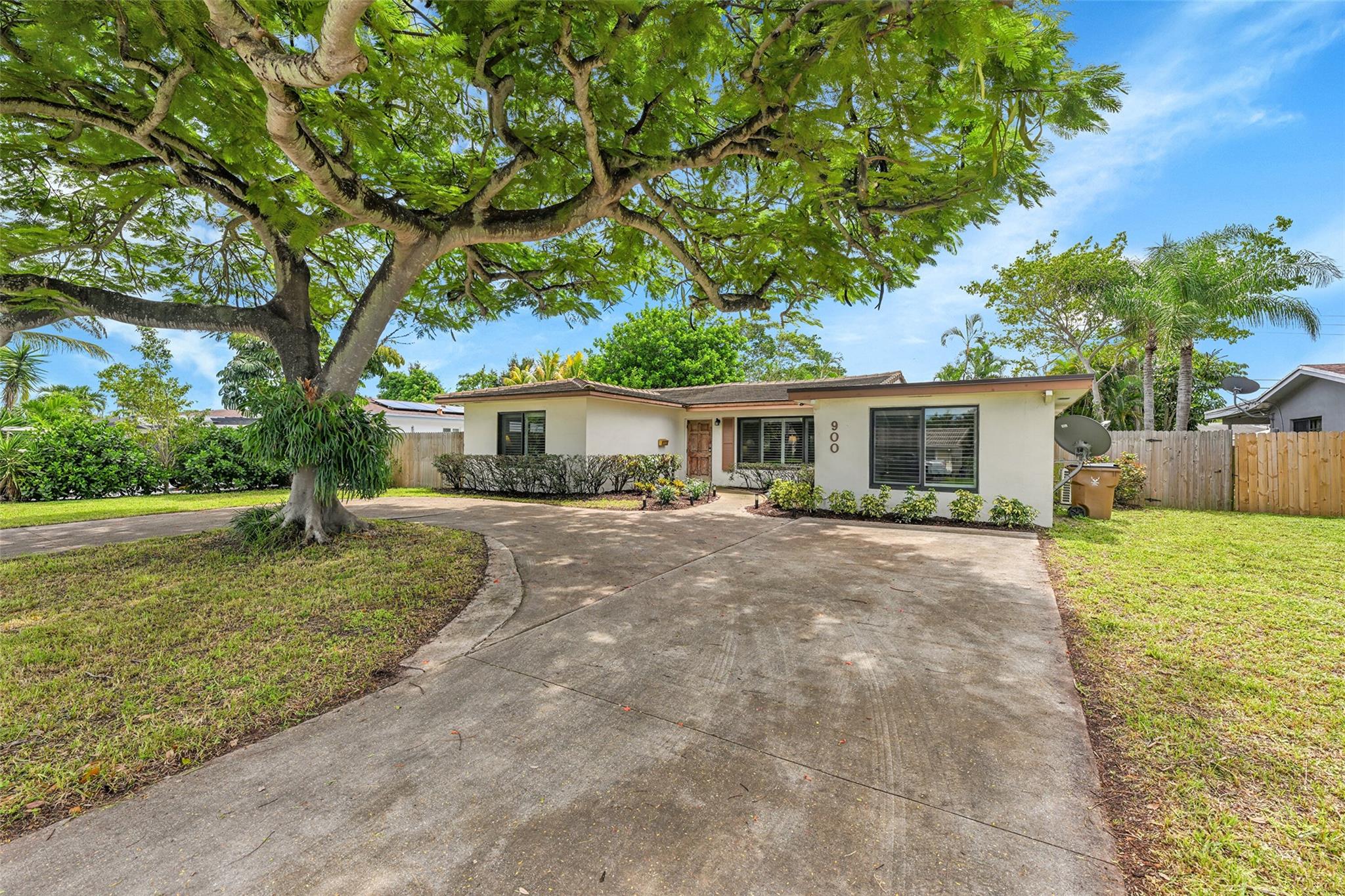 900 SE 13th Ct