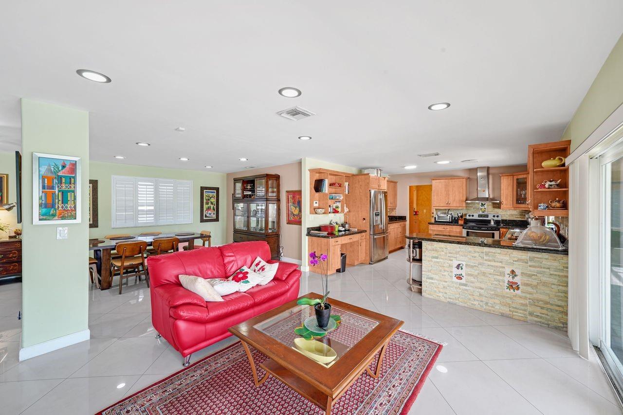 6207 Royal Poinciana Ln Tamarac, FL 33319