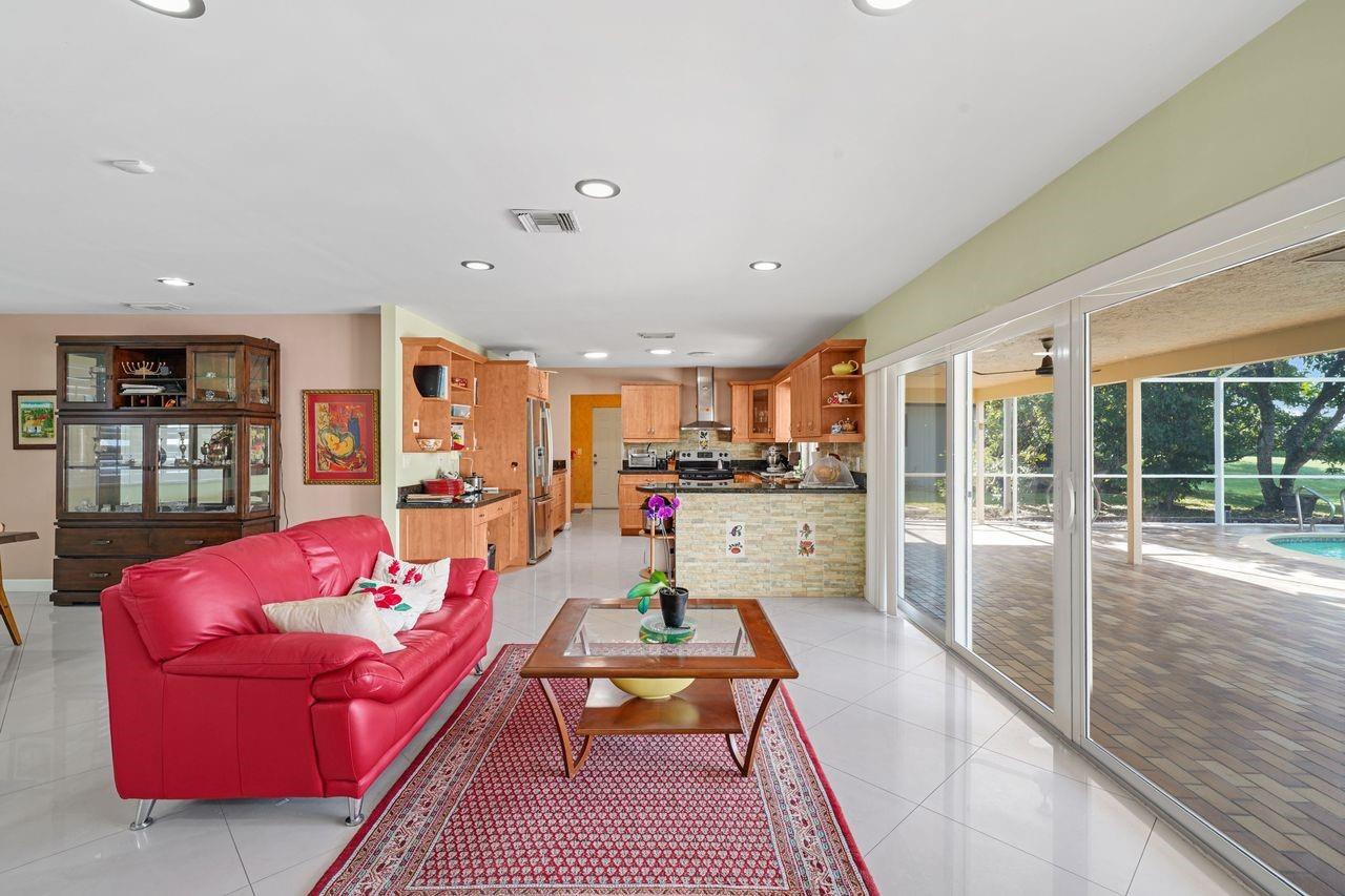 6207 Royal Poinciana Ln Tamarac, FL 33319