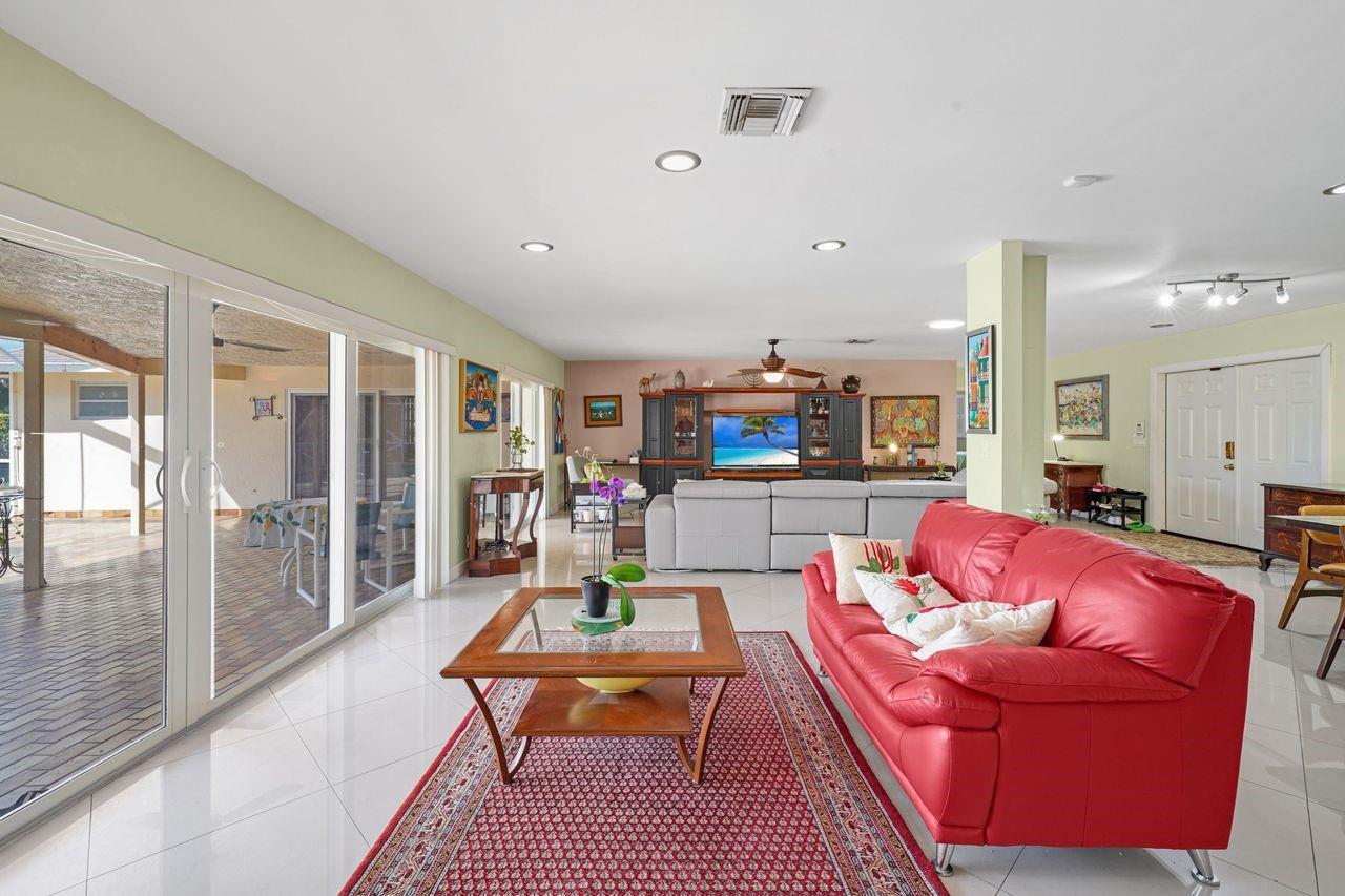 6207 Royal Poinciana Ln Tamarac, FL 33319