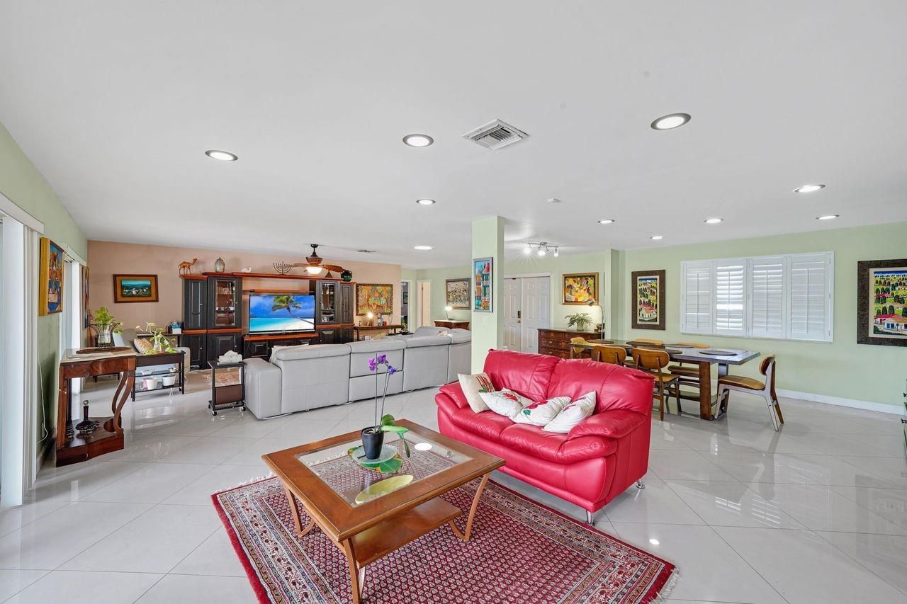 6207 Royal Poinciana Ln Tamarac, FL 33319