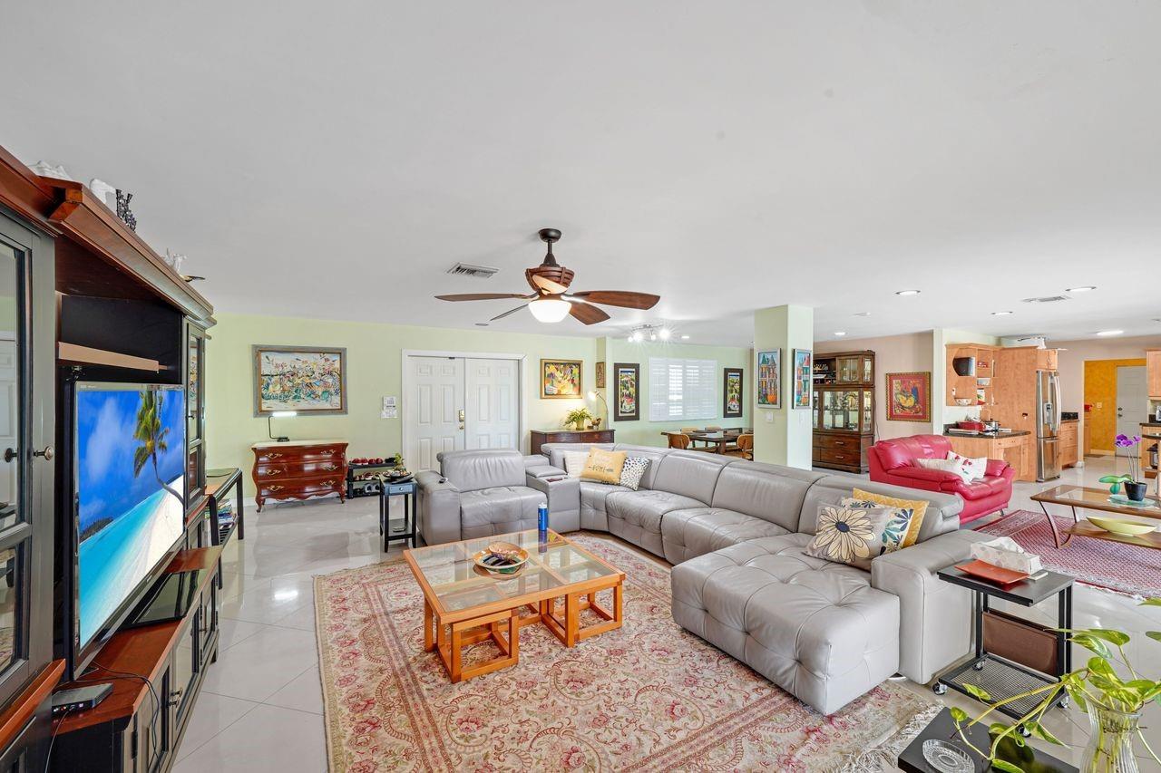 6207 Royal Poinciana Ln Tamarac, FL 33319