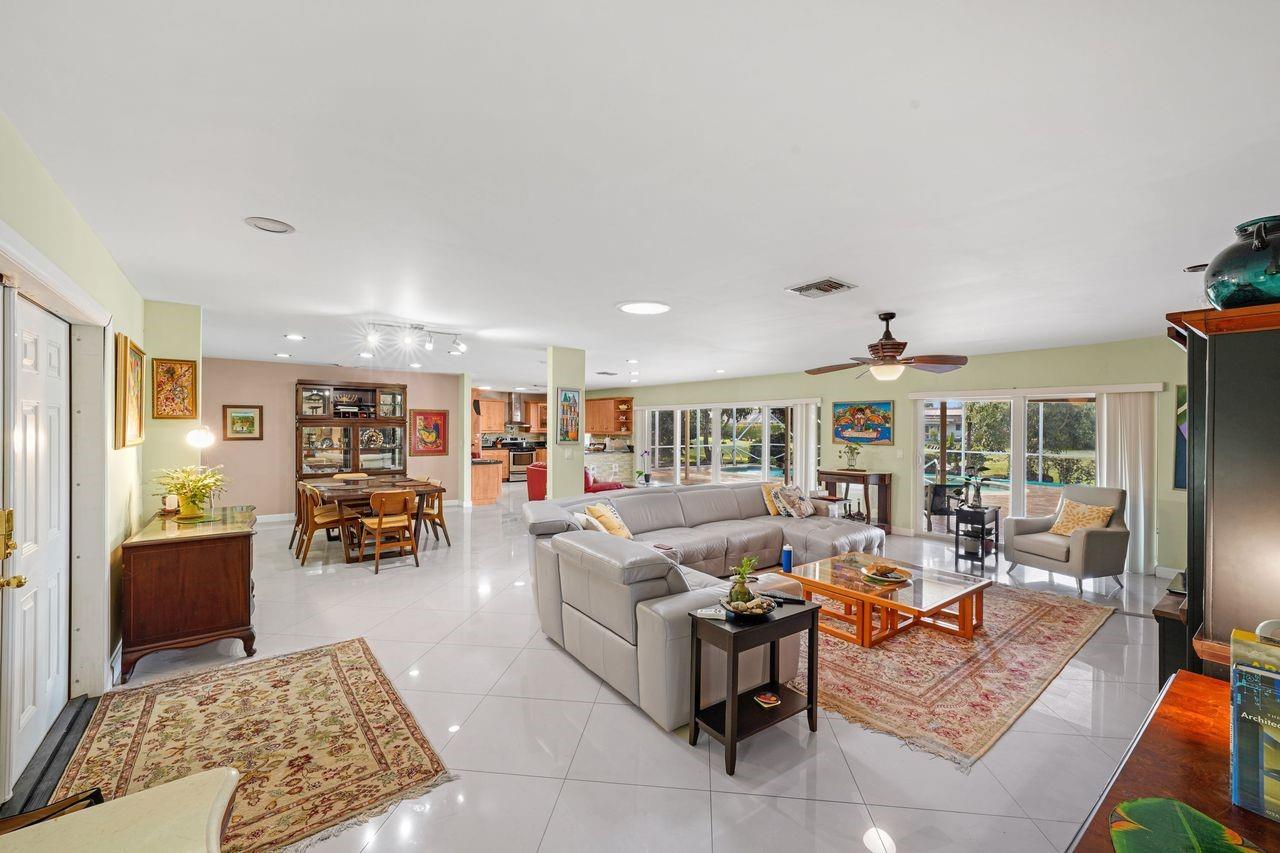 6207 Royal Poinciana Ln Tamarac, FL 33319