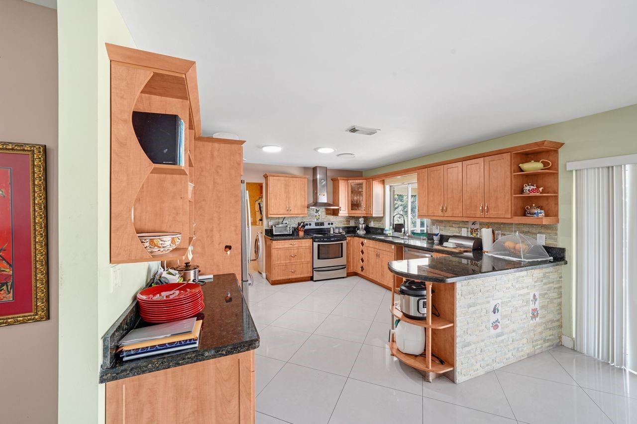 6207 Royal Poinciana Ln Tamarac, FL 33319