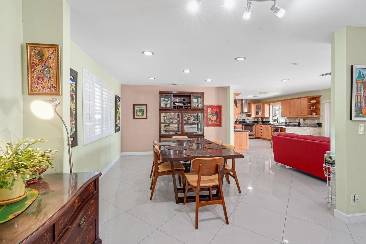 6207 Royal Poinciana Ln Tamarac, FL 33319