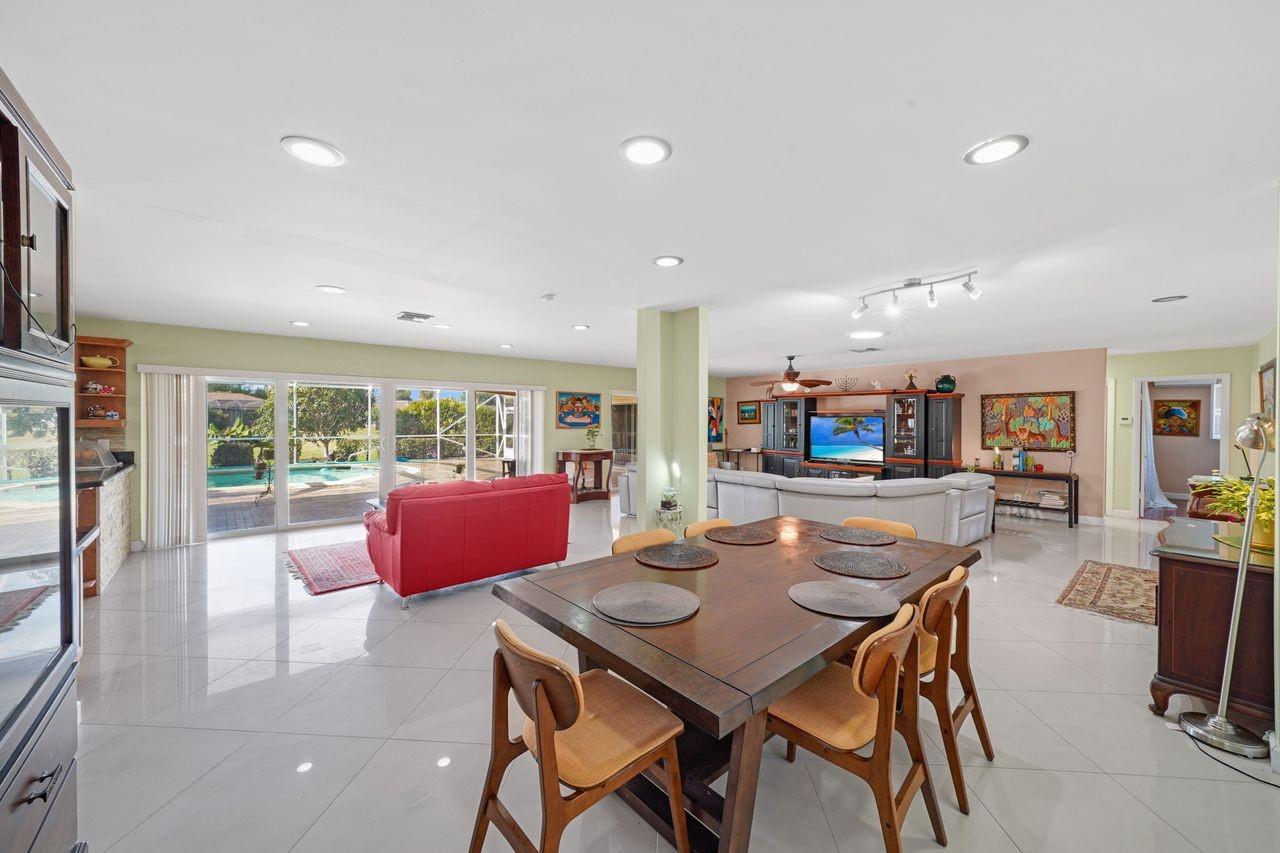 6207 Royal Poinciana Ln Tamarac, FL 33319