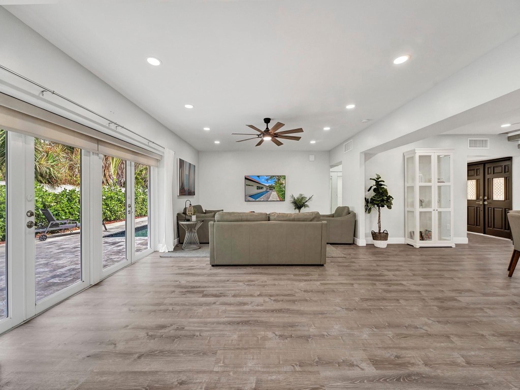 3261 Aqua Vis Pompano Beach, FL 33062