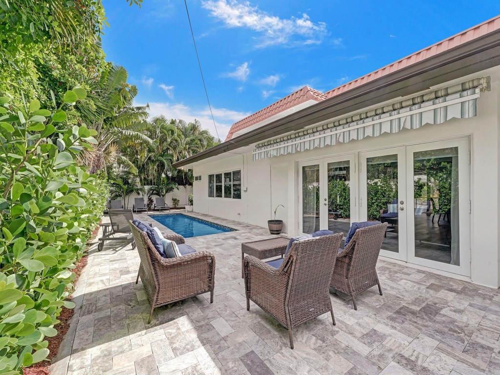 3261 Aqua Vis Pompano Beach, FL 33062