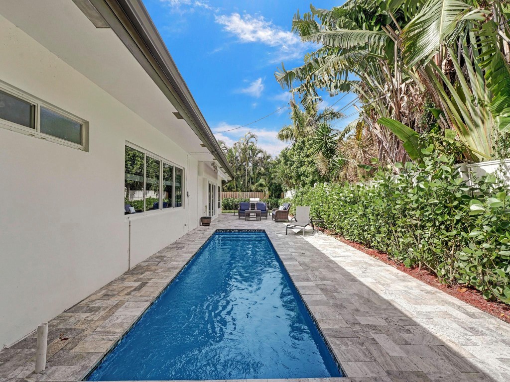 3261 Aqua Vis Pompano Beach, FL 33062