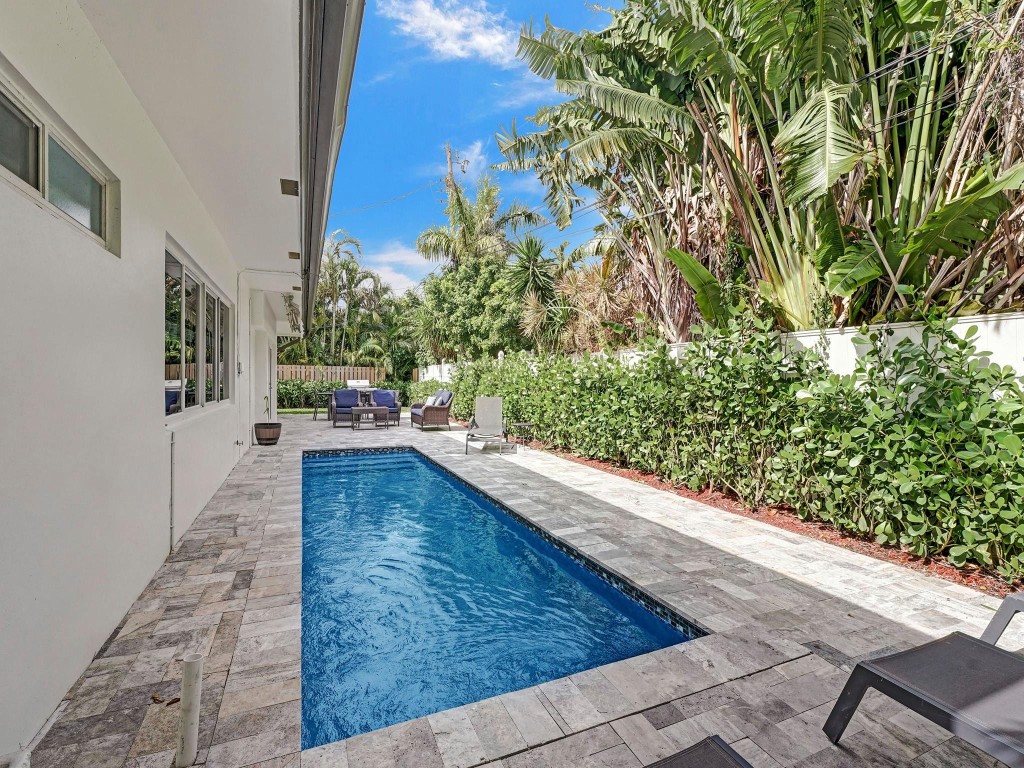 3261 Aqua Vis Pompano Beach, FL 33062