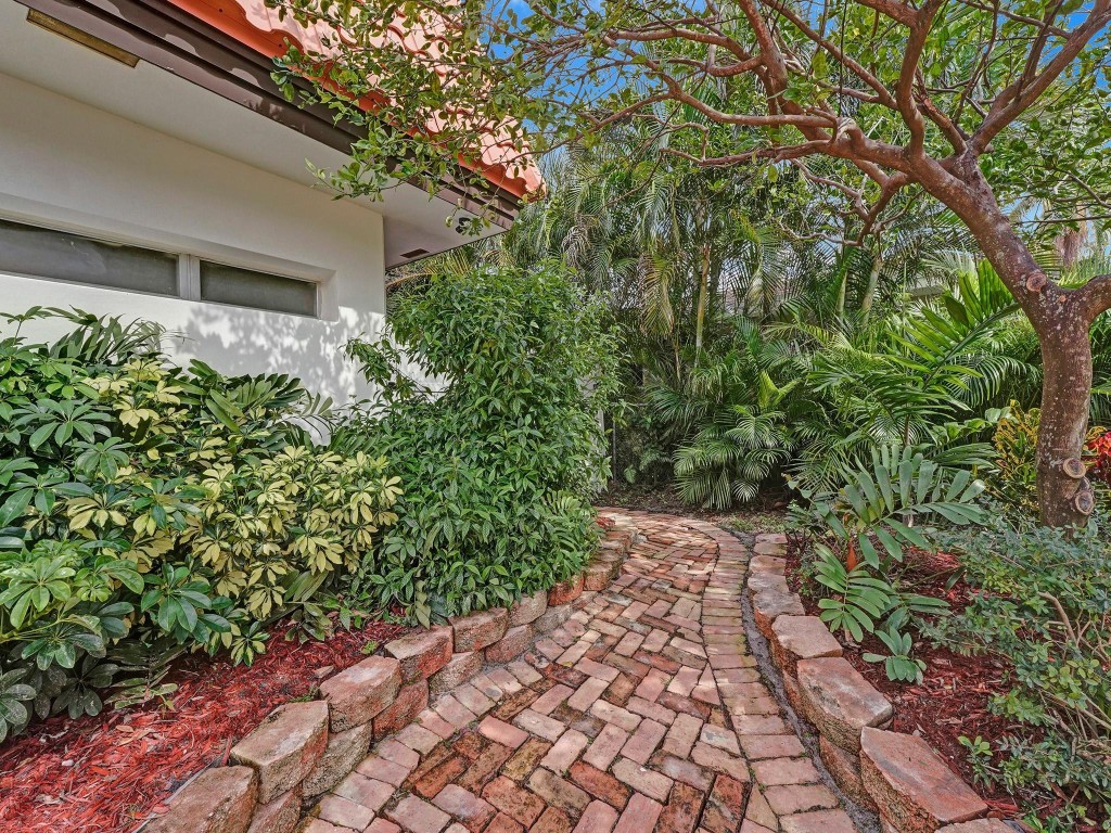 3261 Aqua Vis Pompano Beach, FL 33062