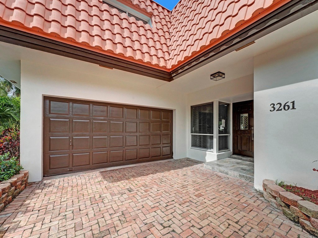 3261 Aqua Vis Pompano Beach, FL 33062