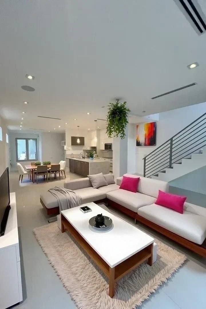 3037 S Elizabeth #3037 Miami, FL 33133