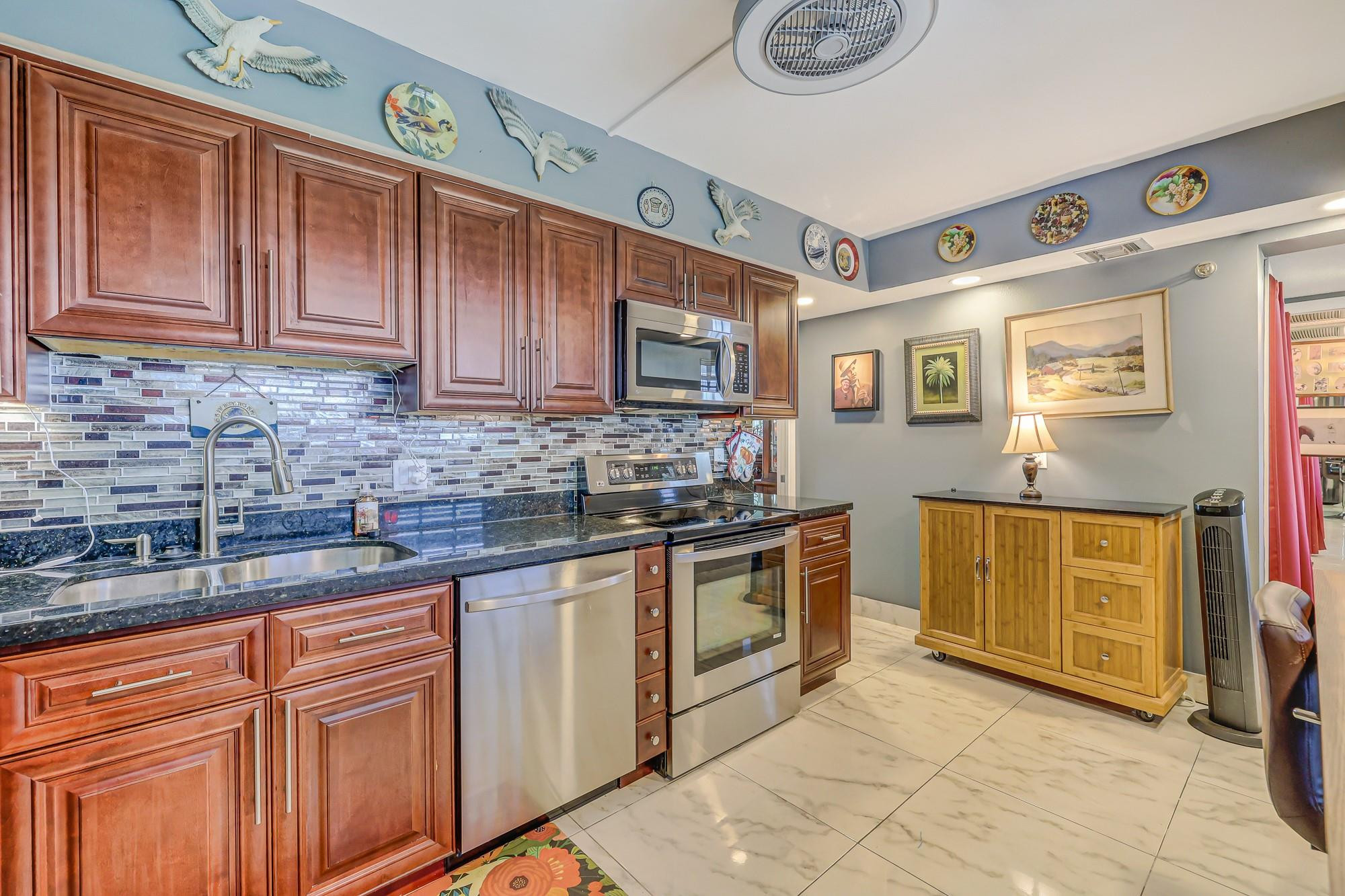 3520 Oaks #809 Pompano Beach, FL 33069