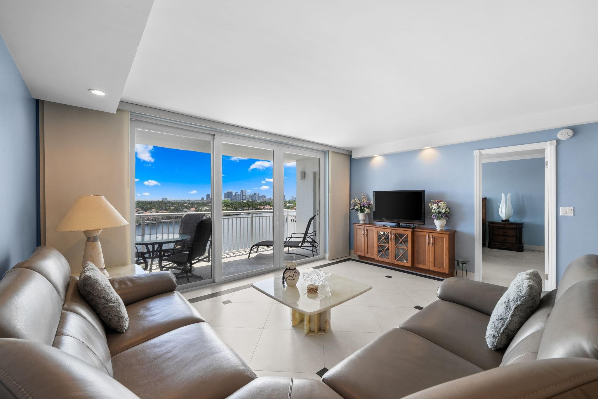 511 Bayshore #904 Fort Lauderdale, FL 33304