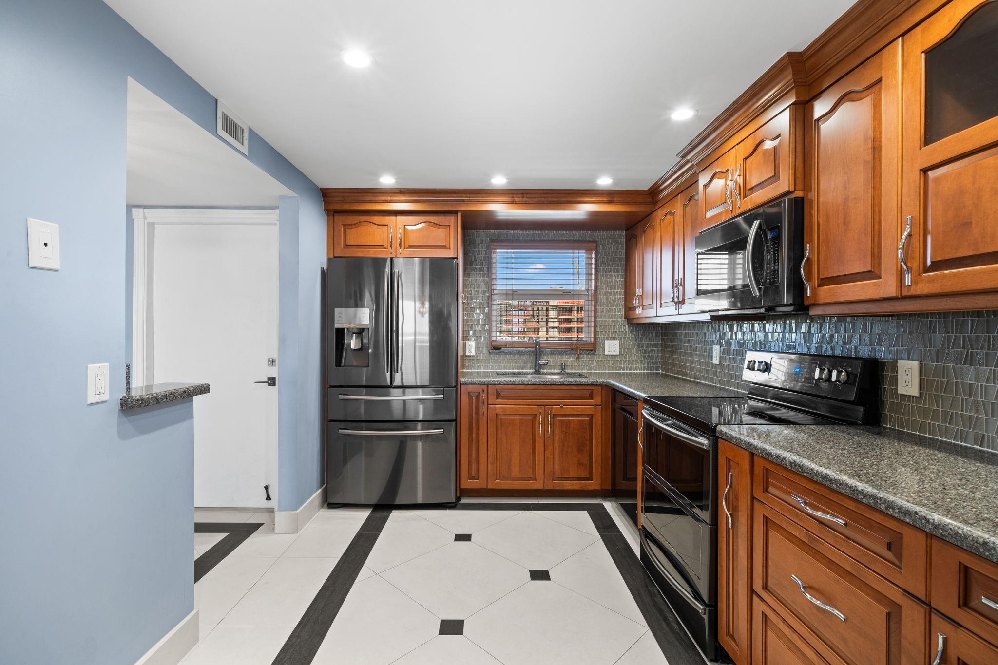 511 Bayshore #904 Fort Lauderdale, FL 33304