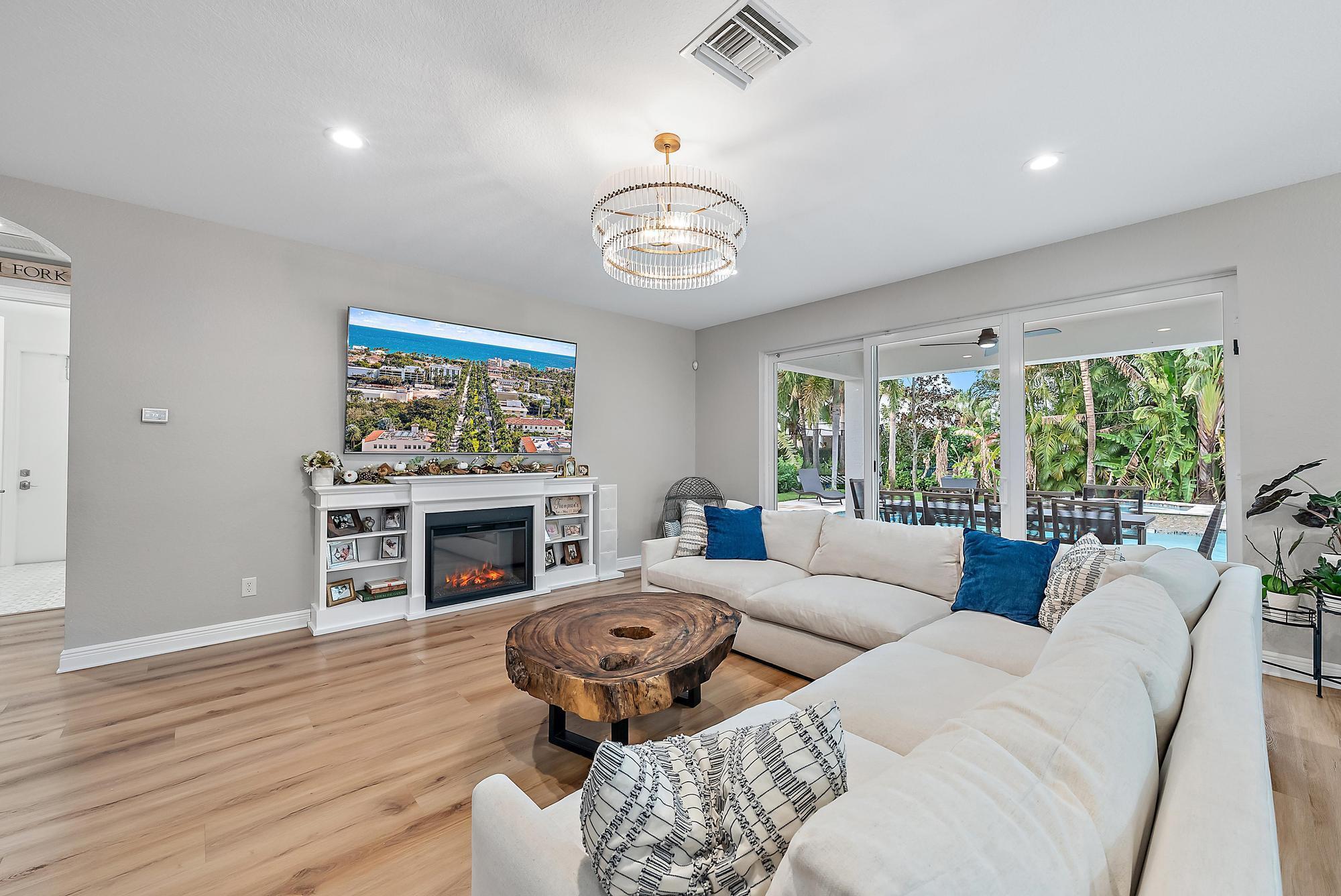 111 Manor Cir Jupiter, FL 33458