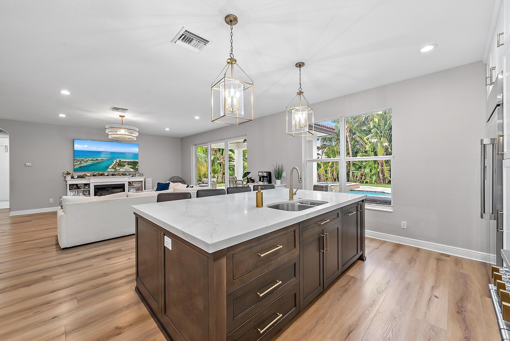 111 Manor Cir Jupiter, FL 33458