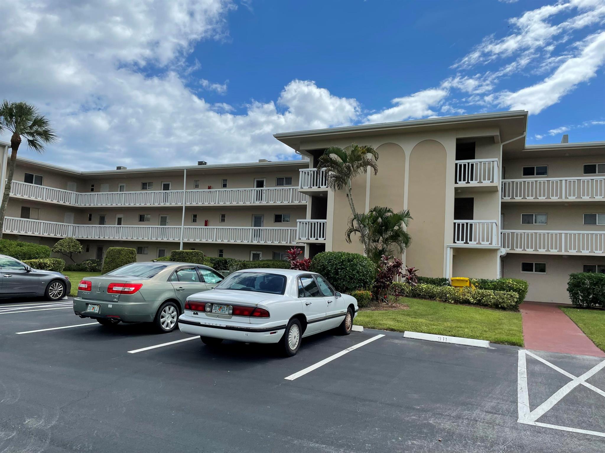 2668 N Garden Dr #208