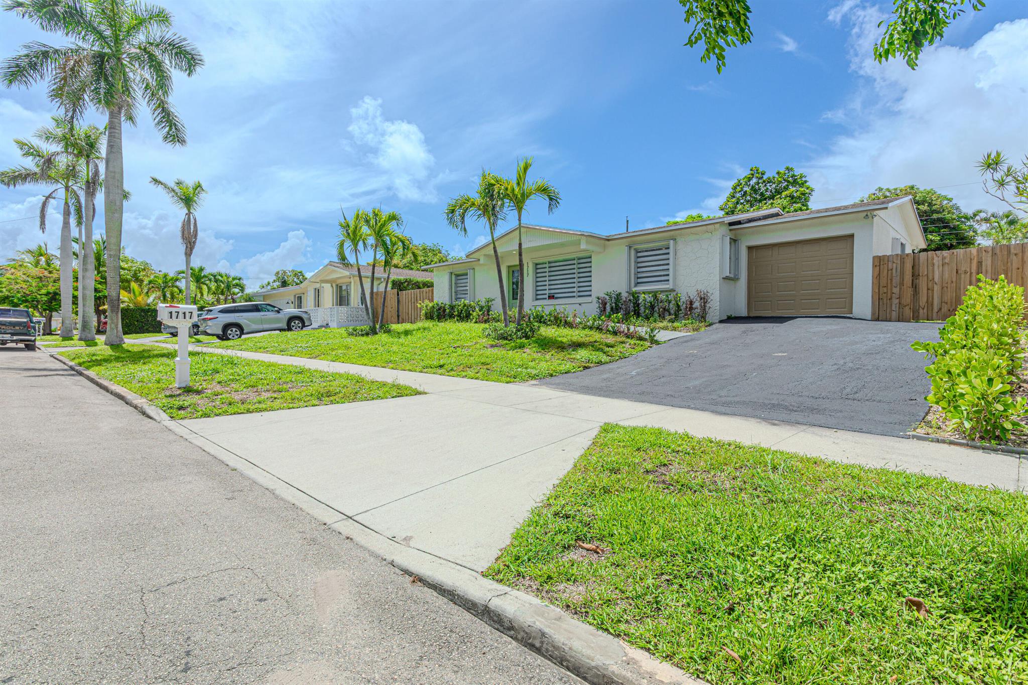 1717 16th Ct