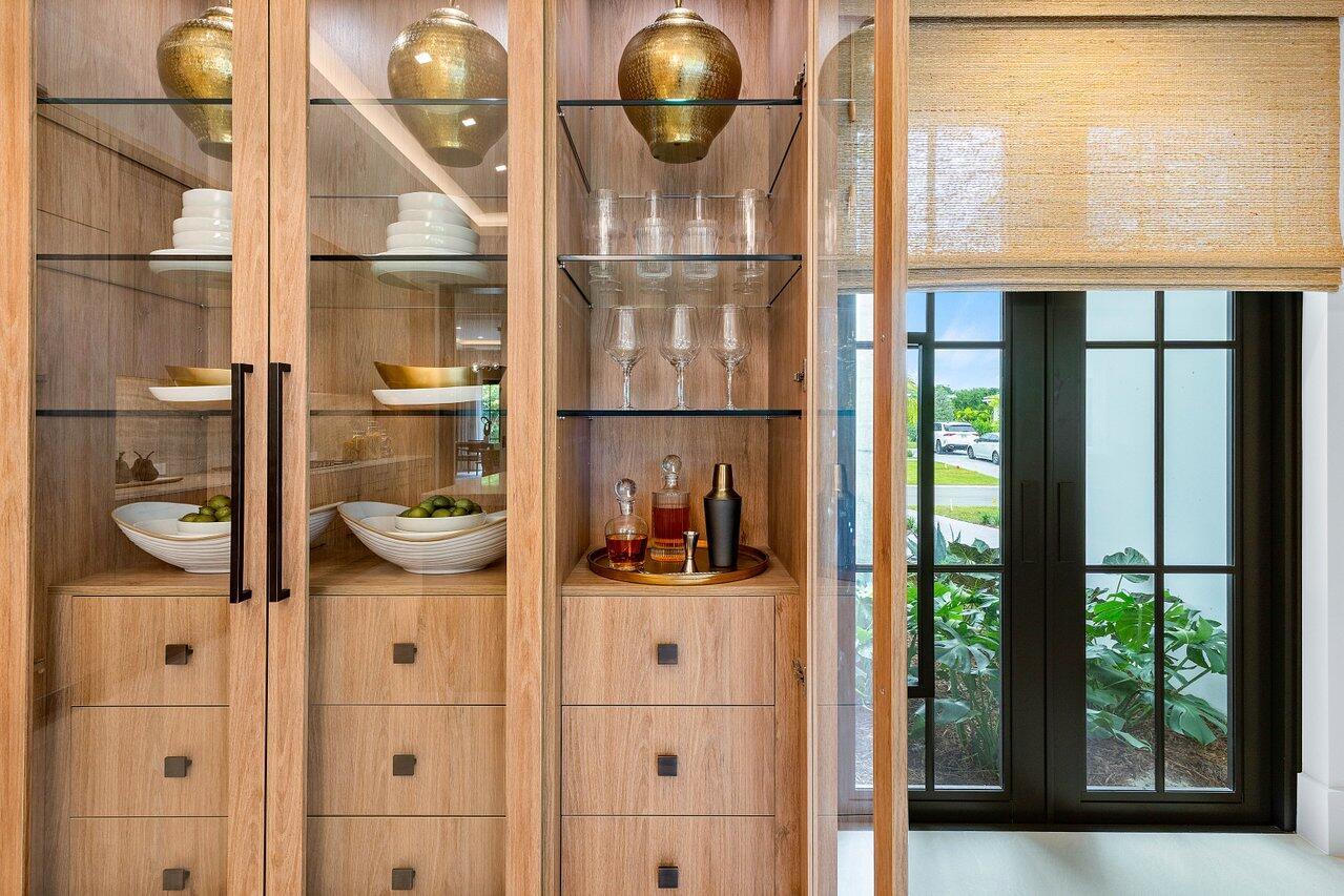 2912 Bluewater Cv Gulfstream, FL 33483