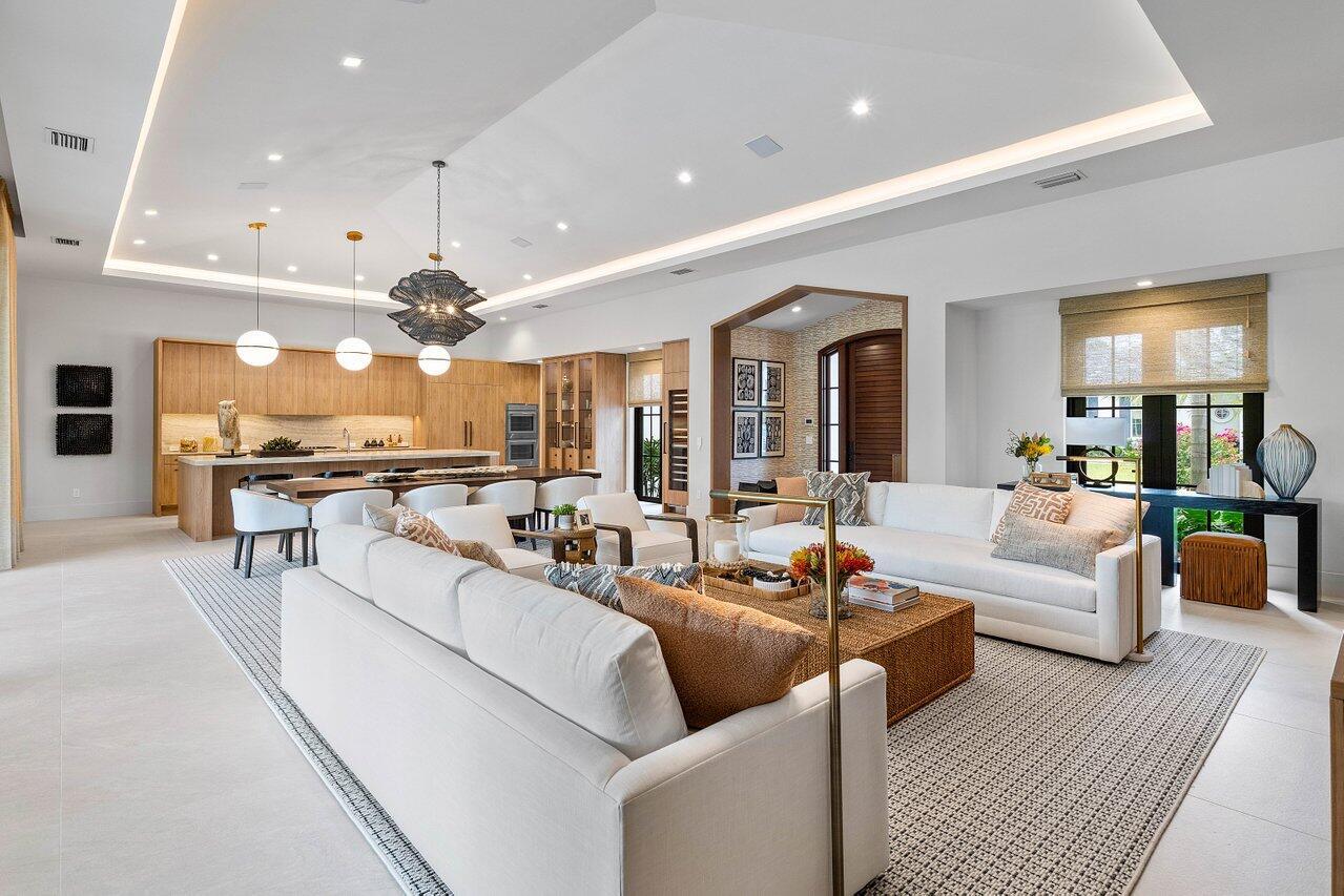 2912 Bluewater Cv Gulfstream, FL 33483