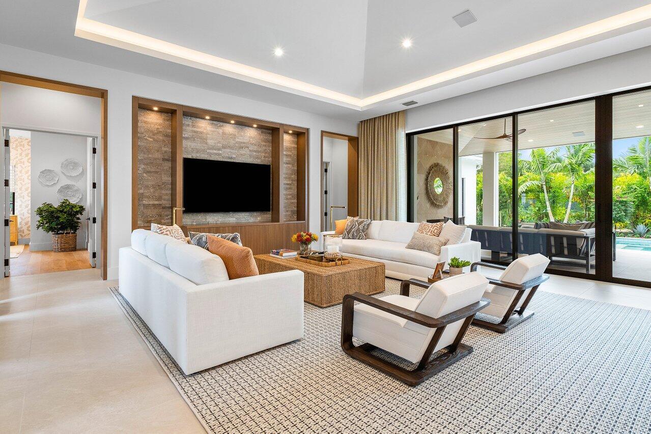 2912 Bluewater Cv Gulfstream, FL 33483